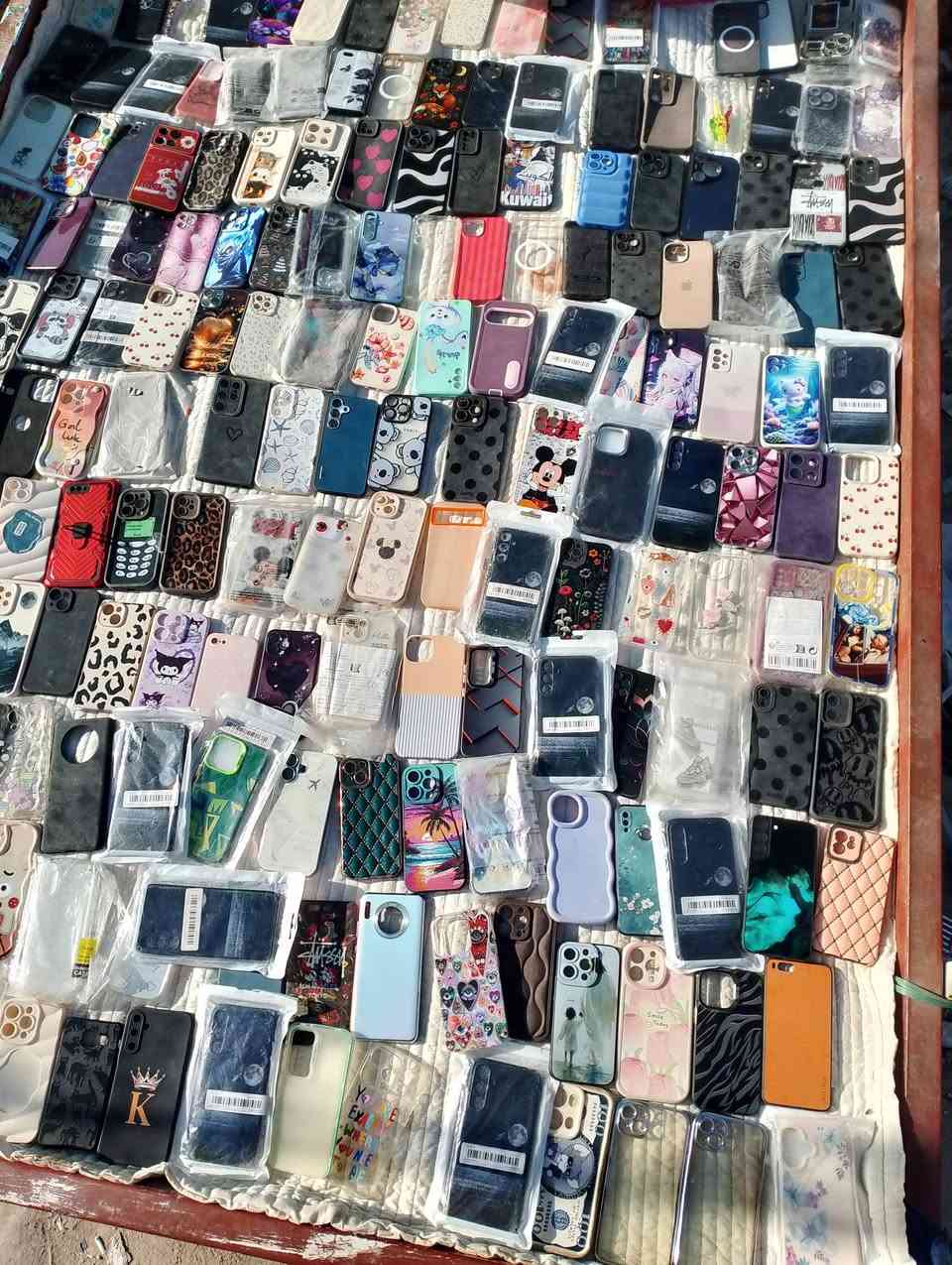 كفر مبايل حافظة موبايل اكثر من 300 قطعة بيها الاكثرية ايفون وكلكسي كلهن ب45 يعني تطلع عليك القطعة ب100 دينار
وبيها مجال تواصل خاص او واتساب ***********
