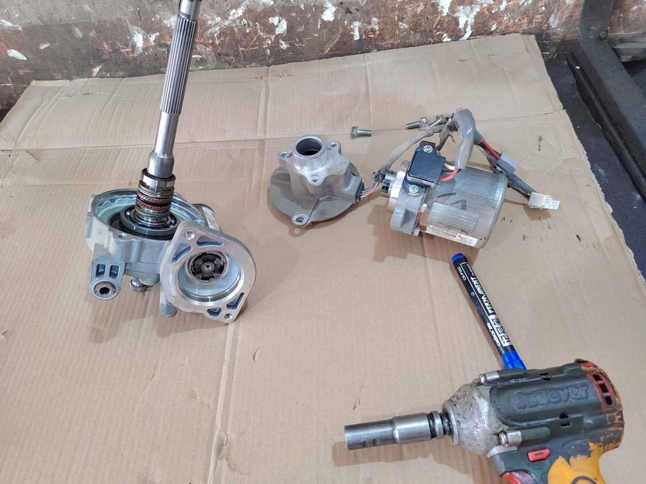 🚗💥  داخل ورشة أنور سوزوكي 💥🚗

🔧 صيانة متكاملة باحترافية ودقة عالية، والأعمال المنجزة كانت كالتالي:

1️⃣ ⚡ صيانة ماطور البور ستيرنك الكهربائي.

2️⃣ 💡 صيانة خطوط اللايتات وكهربائيات البچم  بالكامل.

3️⃣ 🔥 إدامة منظومة الاحتراق بالكامل.

4️⃣ 🕯️ تبديل تخم بلك AC Delco الأصلي.

5️⃣ 🧼 غسل النوزلات بالموجات فوق الصوتية.

6️⃣ 🎯 عيار النوزلات وفحص كفاءة الرش.

7️⃣ 🌪️ تنظيف جويتر (بوابة الهواء).

8️⃣ ♻️ تنظيف بلف تبخير الوقود.

9️⃣ 🔩 تبديل تخم الواشرات.

🔟 🛢️ تبديل تخم فلتر الهواء.

1️⃣1️⃣ 🔴 تبديل تخم وايرات البلك جديد – صناعة تايوان 🇹🇼.

1️⃣2️⃣ 💻 برمجة السيارة.

1️⃣3️⃣ 📡 تصفير جميع الأعطال وإجراء الفحص النهائي لضمان أفضل أداء.

🏁 ورشة أنور سوزوكي
📍 كربلاء المقدسة – الحي الصناعي – البلوك الثاني – شارع السايدين (سايد الدخول).

📞 ***********
📞 ***********

🚚 يتوفر لدينا خدمة توصيل إلى جميع محافظات العراق، مع توفر قطع غيار أصلية وصيانة ميكانيك وكهرباء وبرمجة بأحدث الأجهزة. ⚙️🇮🇶
