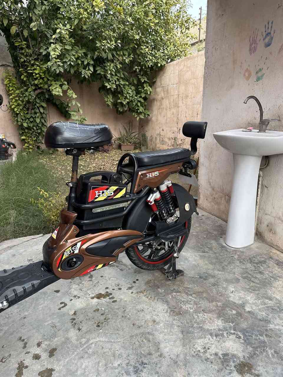 سلام عليكم بايسكل شحن HIS للبيع
موديل 2025

5 بطاريات جديد ماصار شهر شرط الفحص 

اي عيب مابي ملف عقل كله شرط

بس شاشة ما يشتغل او تگدر تصلحه

كهربائيات كله شغال تايرات چوب جديد

سعر 300 بي مجال للشراي

الرقم *********** بي واتساب
