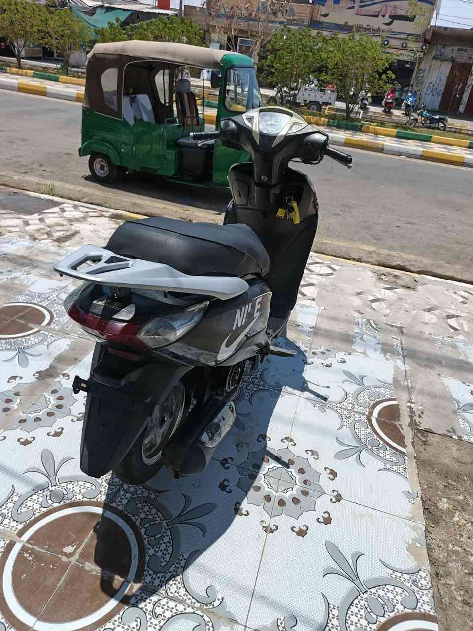السلام عليكم دراجه دايوان مديل 24 مفتوحه ولفات فقط جاهزه نكره سلف محرك ناعم وسريع لايت شاير سكن لدات صطاب حساسات تواير جديده بريكات دسك دراجه خير من الله لسعر 300 عنواني قضاء الرفاعي رقم تلفون ***********
