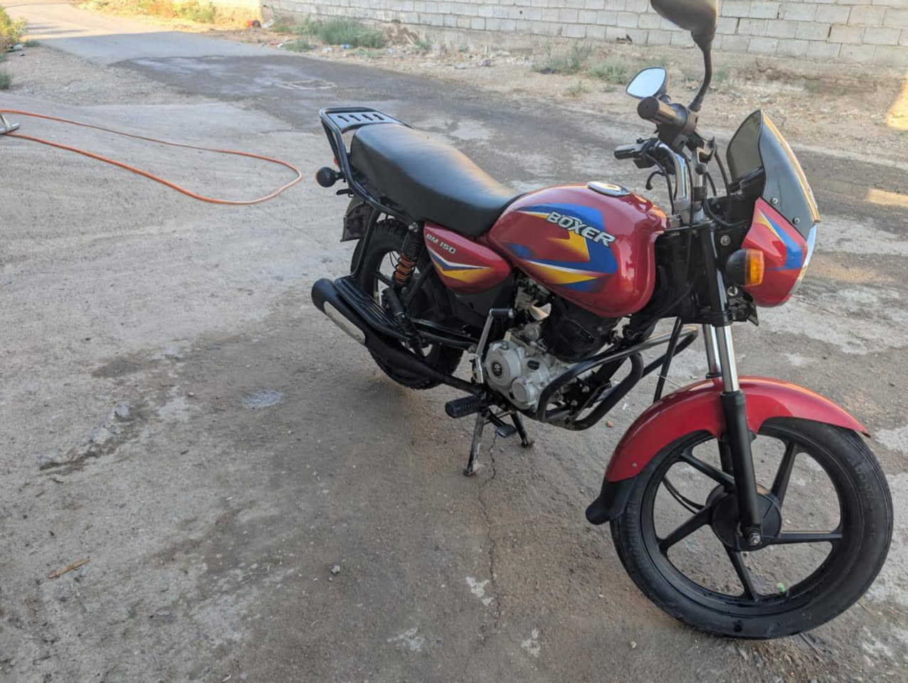 سلام عليكم
دراجه بوكسر للبيع موديل 2021 برغي ما مفتوح بيها رقم وسنويه باسمي الشراي يتصل ***********
