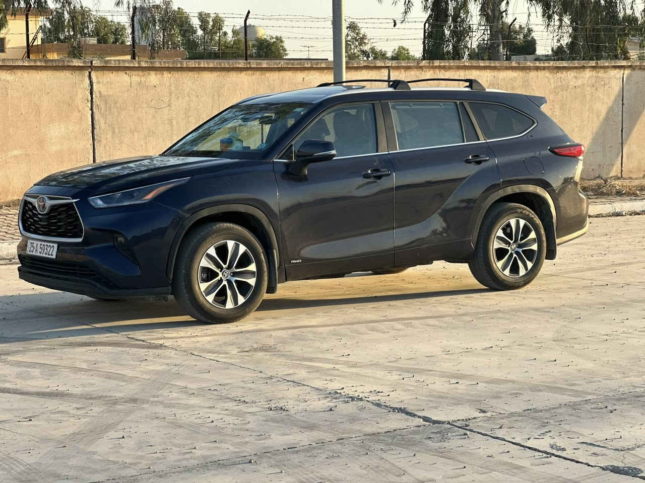 السلام عليكم اللبيع هايلندر لون حبري هايبرد موديل 2023  XLE
بيها جامرلغ وبونيد مبدل بلادي بدون دواخل  ايرباك ما طاك ولا واحد 

السيارة ماشية 40 الف 

 خابر او راسل الصفحة وتدلل *********** 

السيارة موجودة كركوك حويجة 

السيارة مسجله بأسمي رقم كركوك تحويل ثاني يوم
