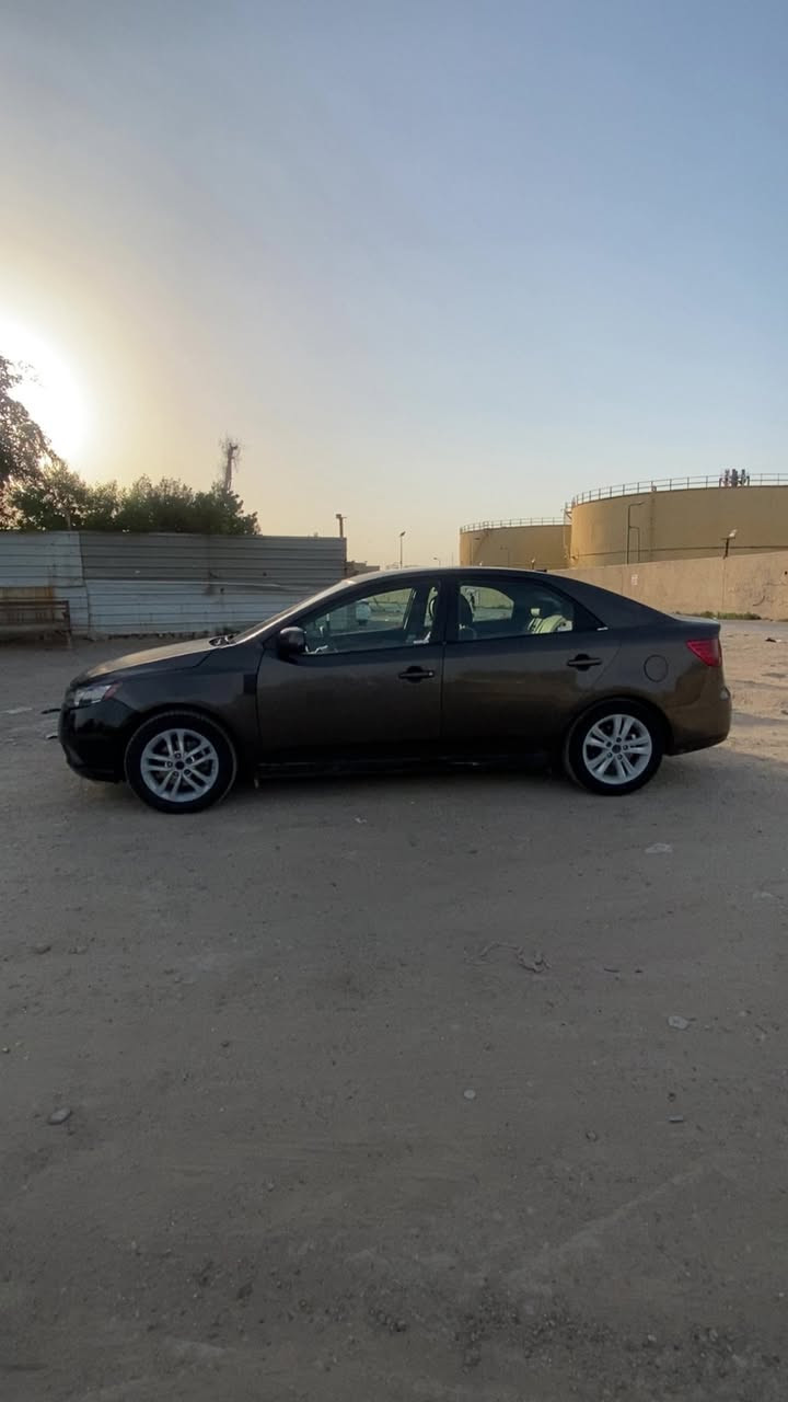 كيا فورتي للبيع موديل 2011 السيارة استعمال داخل المنطقة السيارة تحتاج فقط الى صبغ بسبب الشمس و بيها ملاحظات بسيطة
السعر خاص قيم و خابرني على هذا الرقم
حجي قاسم: ***********
