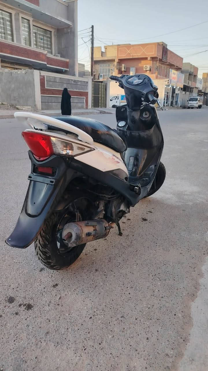 دراجة كامكو ياباني. مكفولة من محرك وكهربائيات وكلشي كيجات الكتروني شغال..كفرات مختمه اصلية شلعه ومعدل..مكانها بغداد الشعب شارع الصحة..سعرها275 بيه مجال ***********
