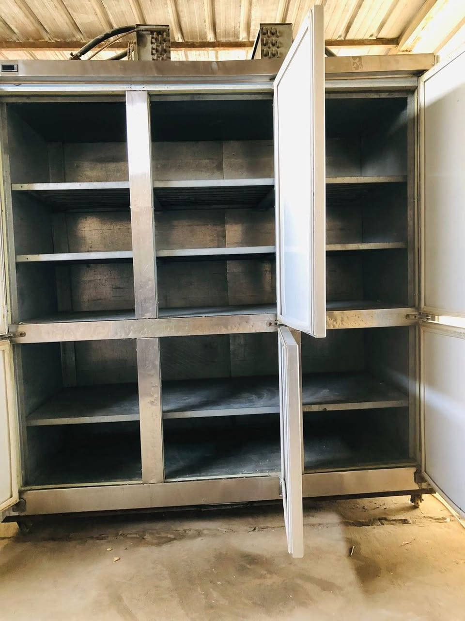 سلام عليكم براد تجميد صناعي ستل ستيل سعة طن سنكل فيز يعمل بالتناوب درجة التجميد (-٢٥)
ابعاده ارتفاع ٢متر عرض ٢مترعمق ٩٥
السعر على الخاص او الاتصال على الرقم *********** المكان البصرة القرنة
