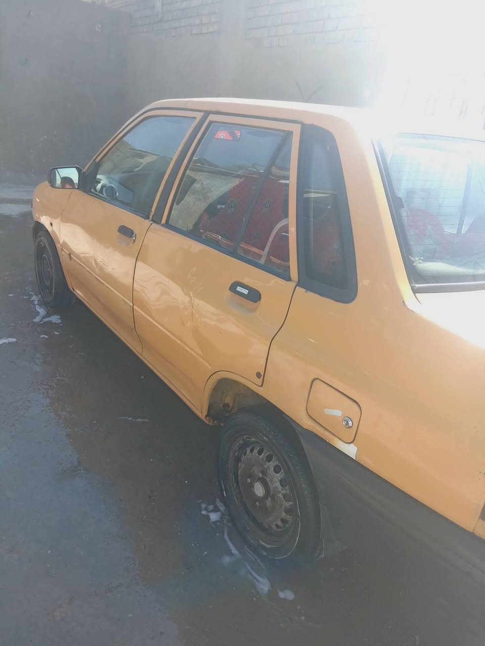 سلام عليكم سايبه البيع موديلا 2012 سياره حلوه نضيغه شواصي بس واحد معمر وثاني بلادي رقم جديد دولي مكينه بيه خيط تبخير قليل كير كفاله بسمي مصفره هيه وغرامات  كشرته حلوه نضيفه شراي يخابر ويدلل *********** مكانك بغداد غرفته حلوه نضيغه تبريد بس عوزه غاز
