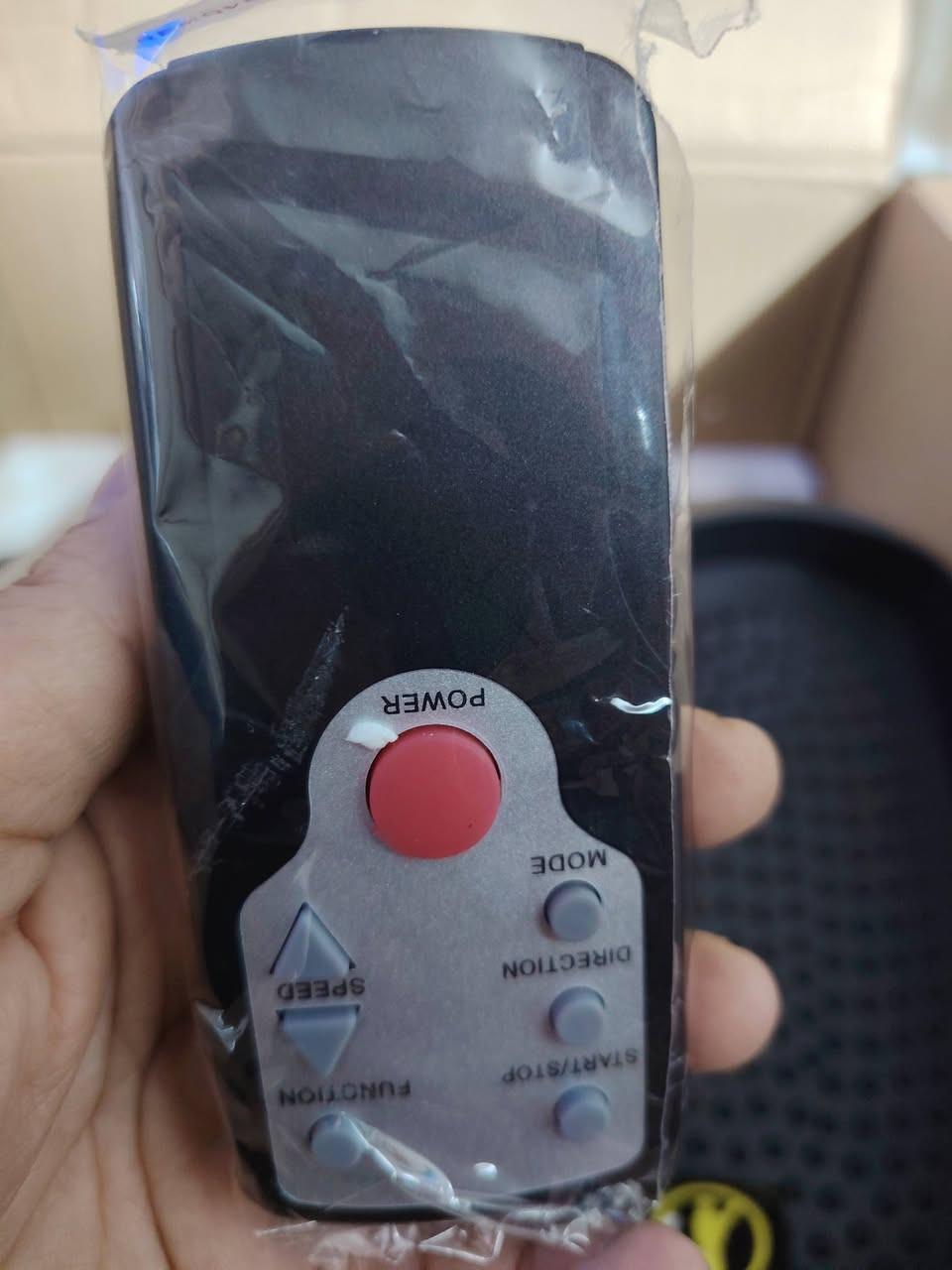 السلام عليكم جهاز تمارين اليبتكال للقدمين ومناسب للي يجلسون لوقت طويل ومفيد لكبار السن ويحرق سعرات حرارية سعره 75 رقم الهاتف ***********
