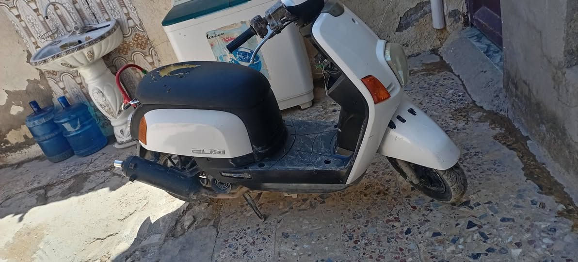 سلام عليكم بوليس للبيع مافتوح بلادي كامله من كلشي السعر 650وبيه مجال حك الجيه ***********
