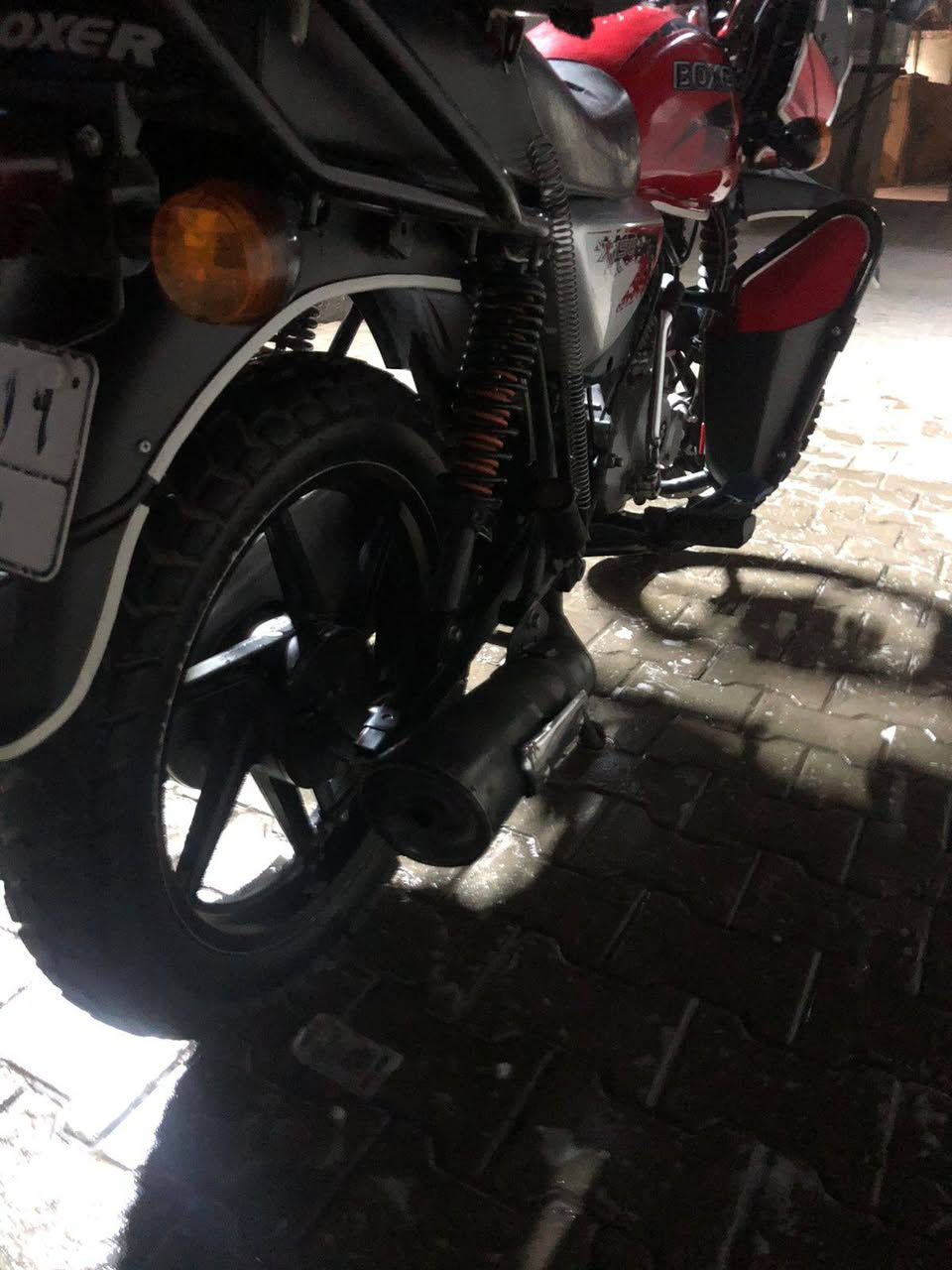 السلام عليكم بوكسر للبيع موديل 23 مثل موضح بالفيديو سعر مليونين و 450 الالوان بغدادشعب شارع صحه   رقم سنويه بغداد الاستفسار اتصل على هذا الرقم واتساب فقط ***********
