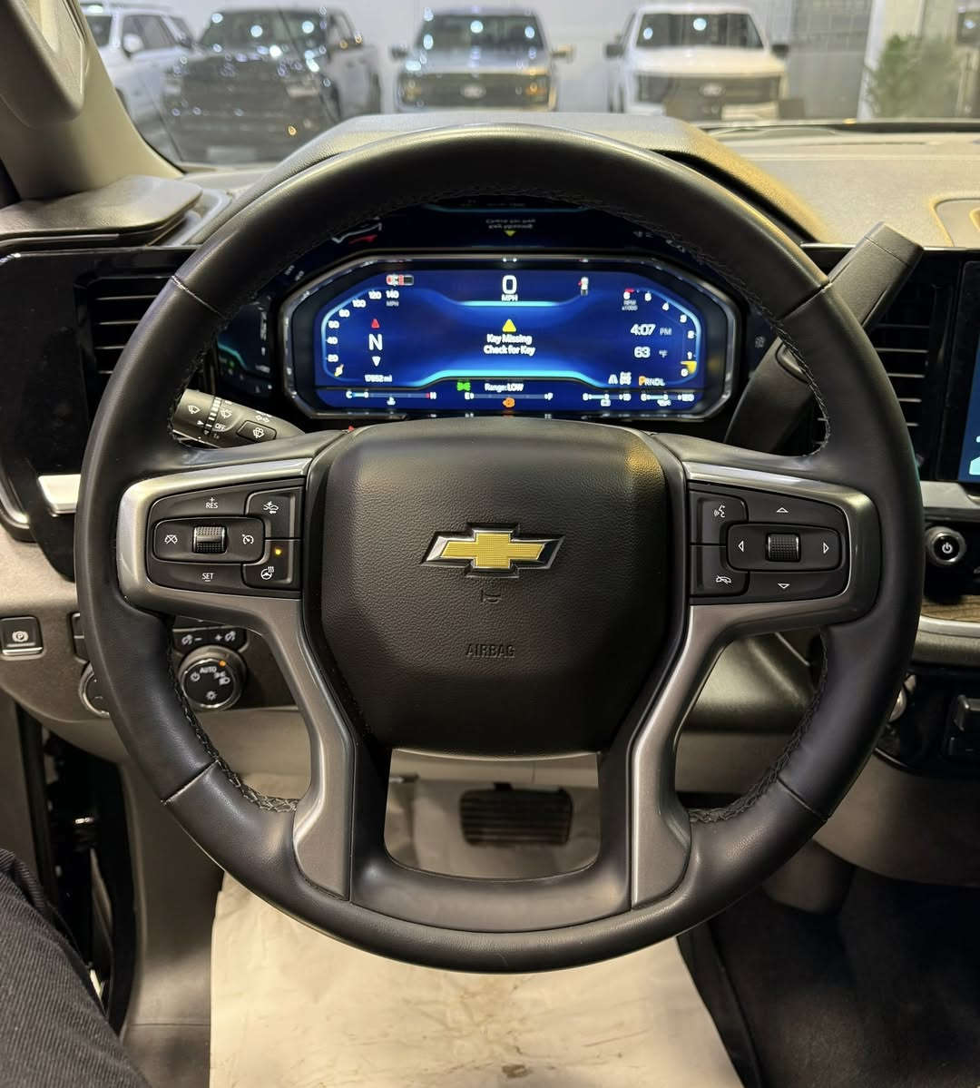 Chevrolet Silverado 
2023 LT
V8 - 5.3L - 4x4

بسمە و شغال
شاشە و کامیرە
لایت لید
کوشین کهرابایی
کوشینات هیتر
سوکان هیتر
رادار
باب طویل
بودی قصیر
ویل 18

30.000 mile
بدون صبغ
سعر 345 ورقە

معرض ( مەدینە ) اربیل شارع ١٠٠م
0750 261 2500
0772 665 1010⁩
