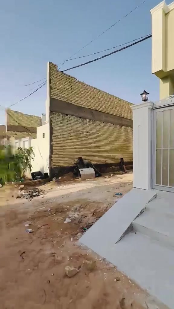 (🧿بيت للبيع طابو صرف🧿)
✅مساحة 100 متر 
✅مكانه نجف مجمع بيتي
———————————————
جميع لخدمات متوفرء 
✅ماي كهرباء مدارس 
——————————————
((سعره 70  وبي  مجال بسيط )
الاستفسار 
***********
