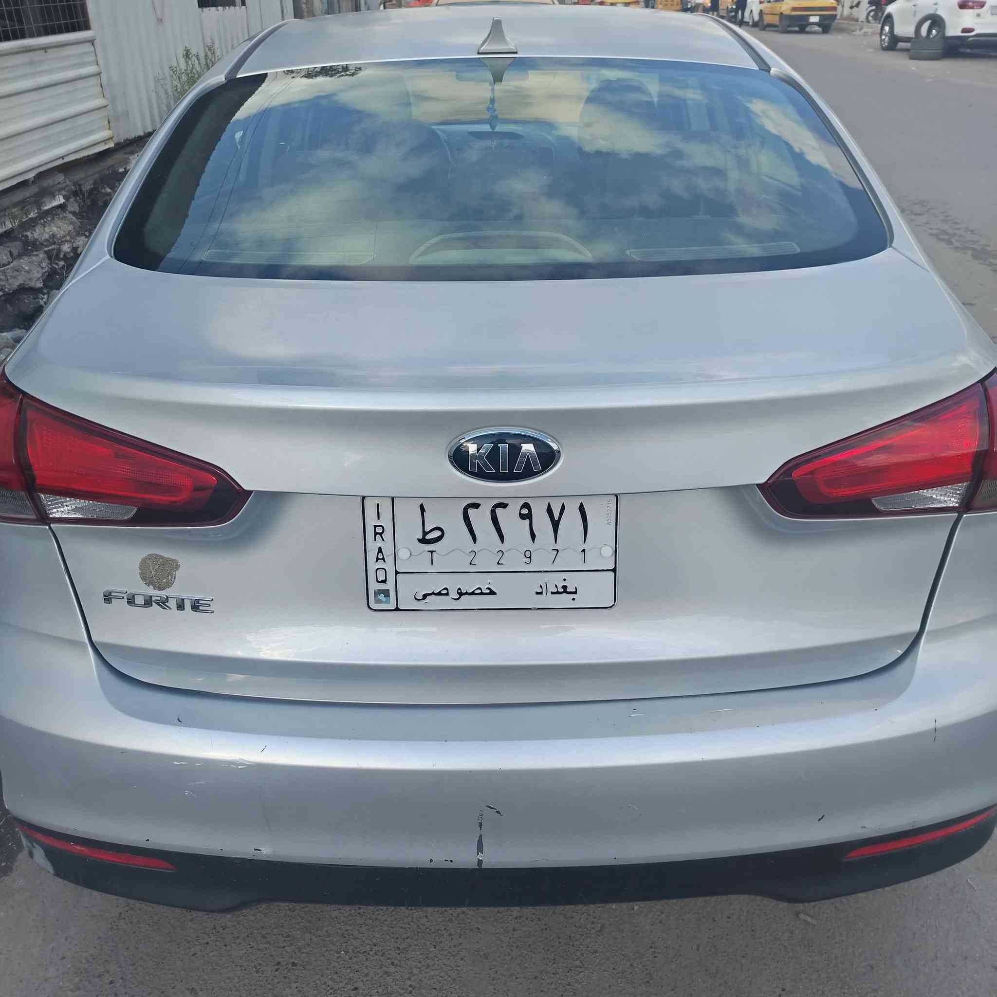 السلام عليكم فورتي 2018 محرك 2000 دوش
سيارة كير و محرك و تبريد و صدر خير من الله  
السعر ١٢٠ و بيها مجال مكانها بغداد/الطالبية 
رقم الهاتف ***********
