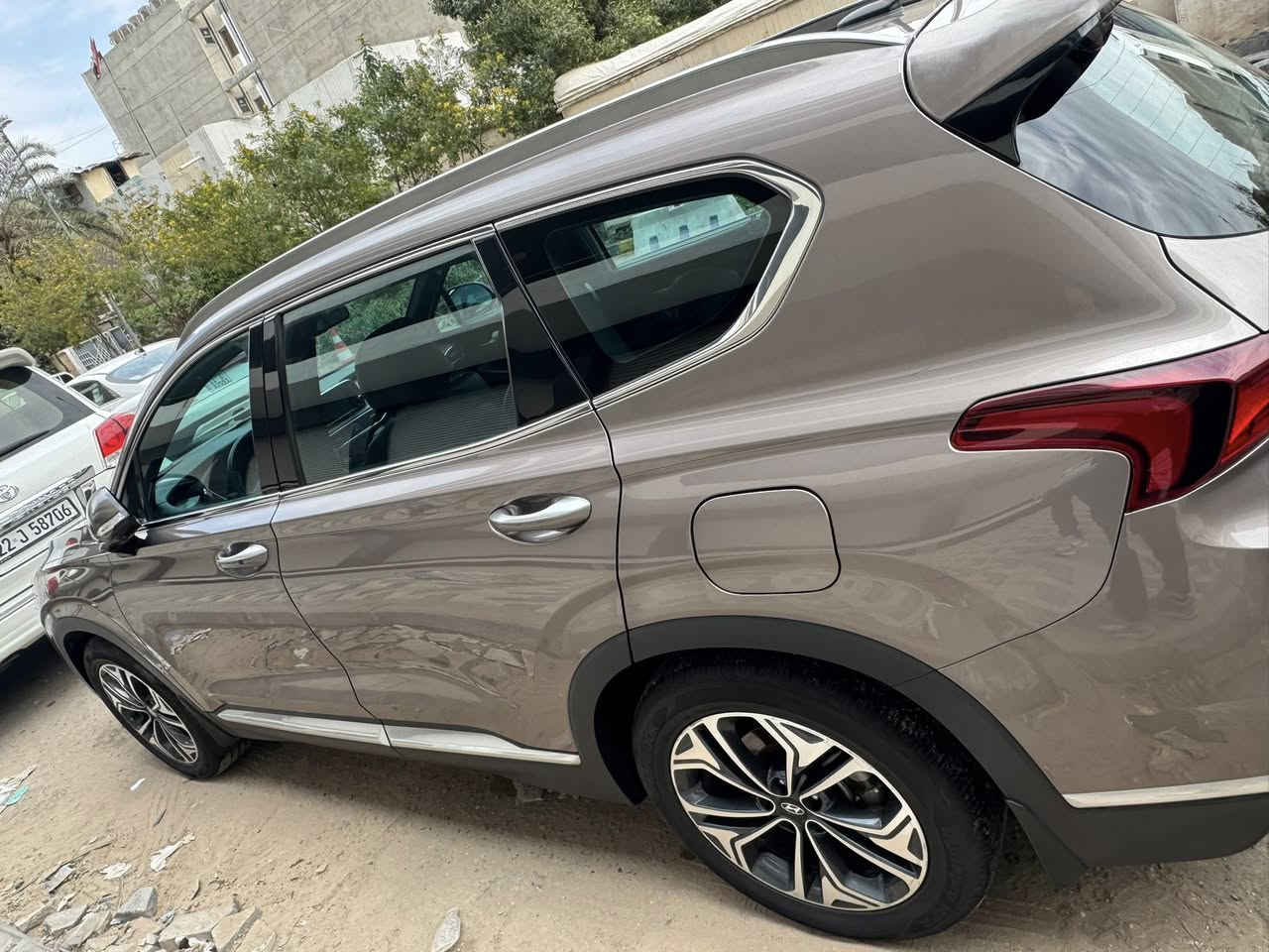 هيونداي سنتافي 2020 خليجي HTRAC
ماشية 87 الف كيلو متر ( قابل للزيادة )
مواصفات السيارة 
كشنات جلد جوزي قرميد
دشبول جلد + صاج 
6 سنلدر محرك 3500 دوش
نضام الدفع  (فورويل) 4 ويل
لايتات زينون عالي ناصي + بلوجكترات زنون + لد نهاري 
بك لايت LED
حساس امامي وخلفي
رادار جانبي + مري شفط + اشاير بل مري + مري قلاب 
كشنات امامية كهرباء + جلد + تدفئه وتبريد + خزن ميموري للسايق
سستم صوت 
دشبول جلد ومطعم صاج بلاد  + دشبول متغير المودات
صندوك كهرباء + ذكي
4 كامرات
بصمة 
بانوراما
سقف كنتاره اسود
7 راكب
شفتات استيرن
كروس سرعة
شاحن واير ليس
سايد بريك كهرباء
نظام اوتو هولد
4 وضعيات قيادة 
نظام ترحيب عند الاقتراب
بردات ابواب خلفية 
حساس مطر
شاشة  نفكيشن
12 ايرباك
مانع انحدار
مانع انزلاق
تبريد شاشة + 3 قطع تبريد
مراية اوتو دم + بوصلة
ثلاجة 
شادلها داش كام امامي خلفي
السيارة من الصفر لحد هسه دهن صيانة بل شركة
قبل شهر مبدل صدر كامل دبلات + تخم تاير كوري 
مكفولة 
السعر : 28,000 $ ( 43,000,000  )
تفاصيل اكثر 
7838727232
7729727232  
وات ساب


**إذا كنت صاحب هذا الإعلان وتريد حذفه لأي سبب، رجاءا أرسل رسالة إلى الدعم الفني**