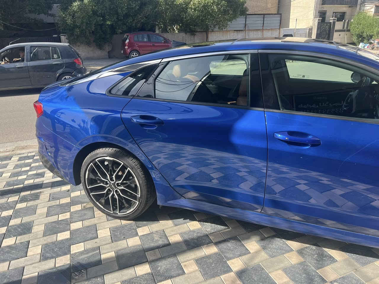 السلام عليكم 
كي فايف موديل 2023
 
فول مواصفات 

محرك ٢٥٠٠ سمارت

ماشيه ٣٥ ميل بيهه جاملغ خلفي صبغ. بدون دواخل بدون يرباك
بيع او مراوس 

السعر ٢١٥ وبيهه مجال

مكاني بغداد حي الجامعه

***********

 
***********
 واتساب
