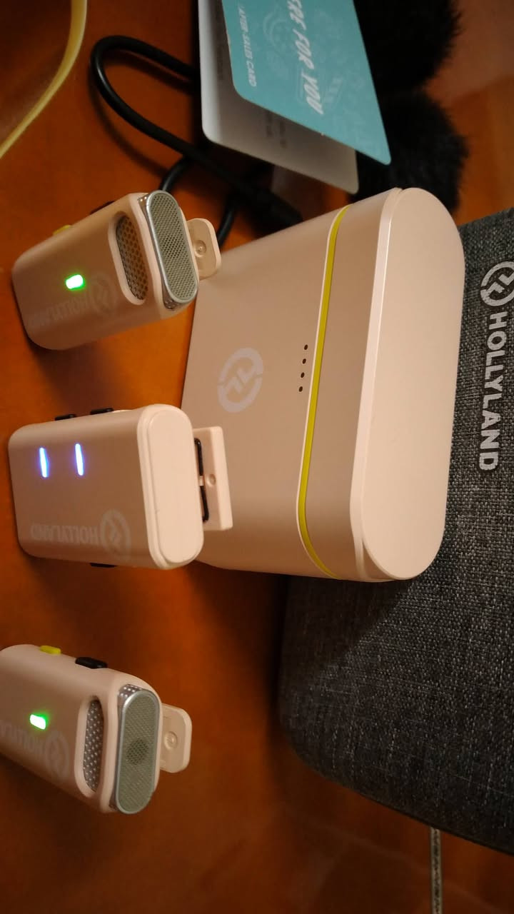 نك مايك أحترافي هوليلاند ثنائي متحدث مع جهاز أرسال يغطي مسافة 200 متر أصدار جدا راقي  لون مميز . شحن مع العلبة 20 ساعة نضافة ٩٠% . خاصية إلغاء ضوضاء فقط نقص كابلات أوكس شغال بشرط فحص . المهتم تواصل خاص توصيل متوفر .


**إذا كنت صاحب هذا الإعلان وتريد حذفه لأي سبب، رجاءا أرسل رسالة إلى الدعم الفني**