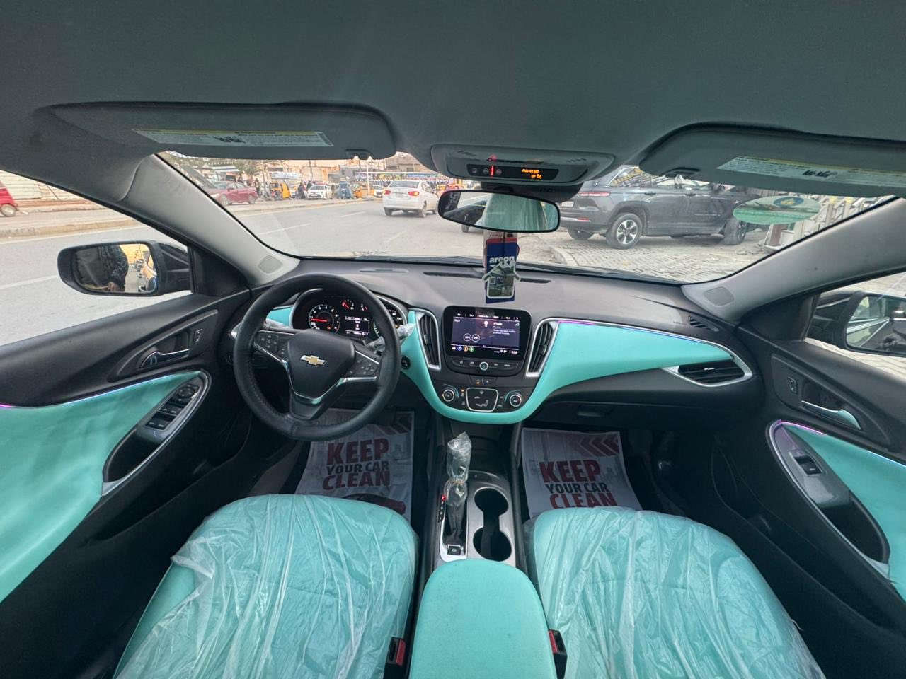 السلام عليكم
ماليبو ٢٠٢٣ اربيل تحويل وكاله مضمون 

مواصفات 

كشنات كهرباء امامي 

توقف ذاتي 

هاند بريك بصمة 

تشغيل بصمة 

كشنات جلد غرفة جديده 

تخم تاير جديد 

عليها لد متغير داخلي 

صدر جديد 

سياره جاهزه ربع متصرف عليها وترايها لاربيل 

عليها سكوبات 

لحيه 

كفرات جانبيه 

شكلها احلى من الصور 

السعر ١٢٨ مع المجال

مكان السياره بغداد الدوره  

***********

***********
