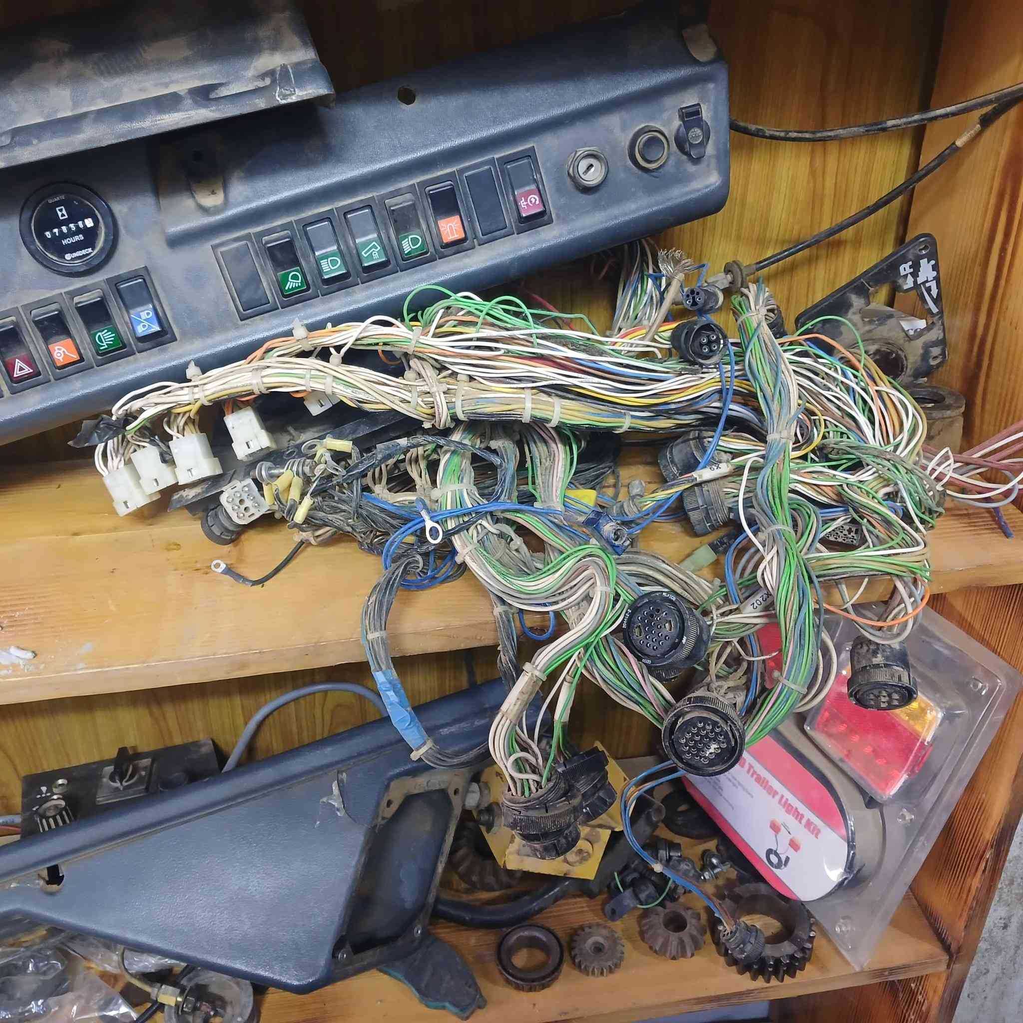 خرائط.وعقول.حاصدات.ويوجد.لدينا.دشبول.من.موديل.٩٦.الى.حد.موديل.٢٠٠٧
***********
***********.عماد.الزبيدي
العنوان.الصويره.المعارض.الجدد
