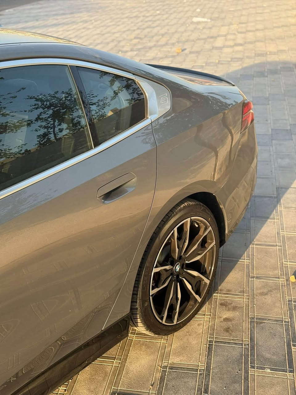 🔥 للبيع | BMW 530i M Pro Kit 2025 🔥
✅ كلين تايتل
✅ رقم أربيل (22)
✅ عداد 30,000

المواصفات:
• 5 كامرات
• داتا شو (Head-Up Display)
• نظام صوتي Harman Kardon
• جنطة كهربائية
• شاحن لاسلكي (Wireless Charger)
• كشنات تدفئة
• ستيرن تدفئة
• فول سستم رادار
• شباك أمامي LED
• حساسات 360 درجة

📍 موقع السيارة: بغداد / حي الجامعة

💰 السعر: 46,800 دولار

📞 للاستفسار:
***********

سيارة نظيفة جداً وبحالة ممتازة، جاهزة للفحص بأي مكان للجادين.
