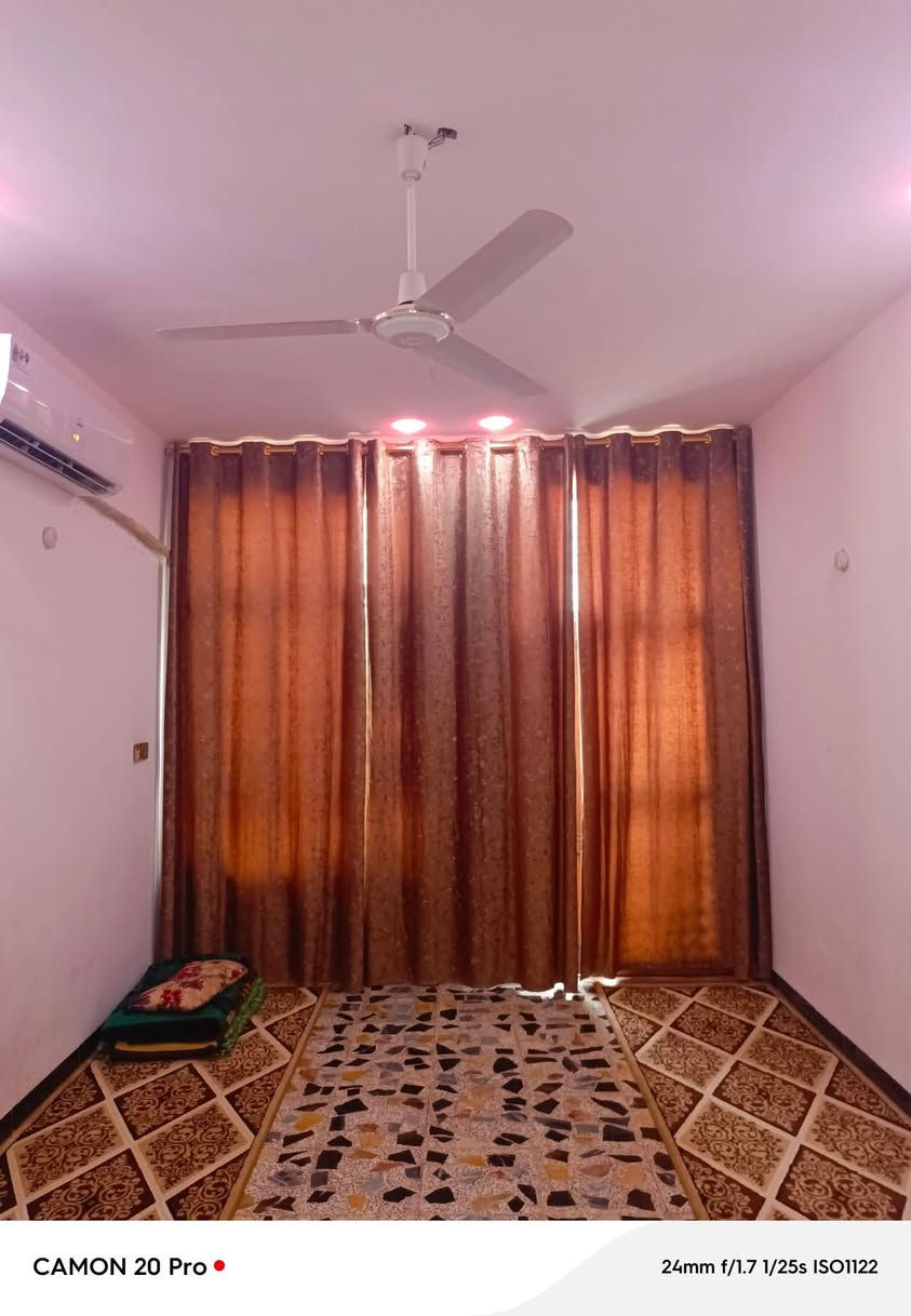 السلام عليكم
بيت للبيع ، الامين الثانية ، زراعي بيت غلام  ، شارع عشرة
المساحة:- ١٠٠م  ، طابق و نص كامل 
الهاتف:-*********** الاتصال على الواتساب
السعر:- ١٠٠
