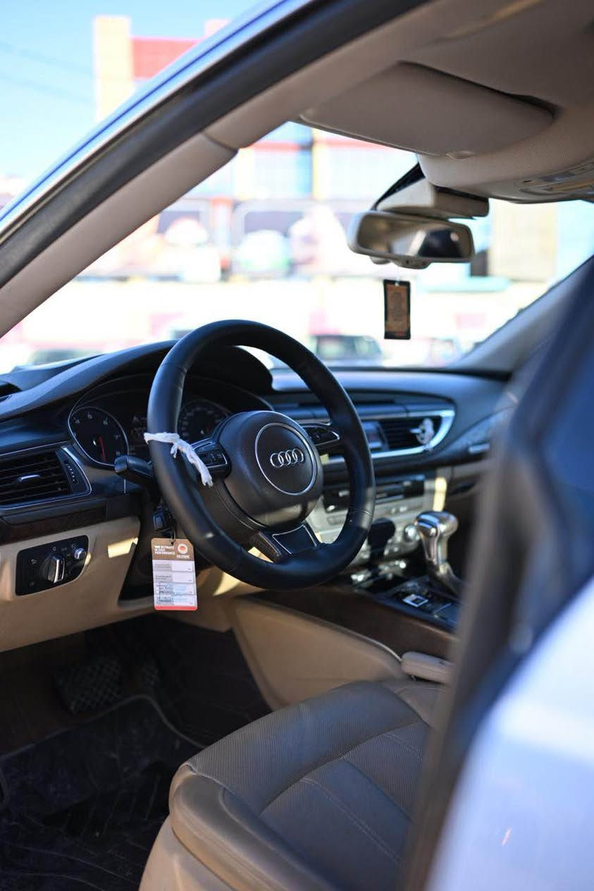 Audi a7 
V6 supercharger 3.0 liter 
فول مواسەفات قەپات
تێبینی مواسەفات زۆرە باس ناکری
مۆدێل ۲٠۱۱ 
گێڕ و مەکینەی نەکراوەتەوە با شەرت
تازە سێرڤس کراوە
بێ بۆیاخ بێ پارچە گۆرین
رەقەم و سەنەوی تازەیە
تەنها یەک بست کارتی هەیە
مەکینەیکی زۆر بەقەوەتو زۆر بە هەڵمەتە
نرخی ۱٤٥ گەڵا و مەجال
ژمارە موبایل تەنها واتس ئاپ و فایبەری لەسەرە
٠۷۷٠۱۷۲۲۲٦۸
*********** السليمانية, العراق
