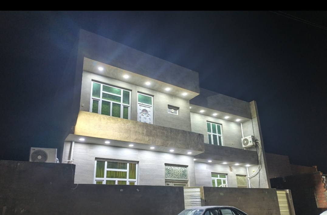 السلام عليكم دار للبيع في منطقه الزراعه الثانيه المساحه 246متر  ... الواجهة شكل مشتملات  الداخل بيت كامل 
ديوان.... كندور... هول... صاله....وغرف2.. مطبخ... مناور2... حمام داخل وخارج... والطابق الثاني.. غرف 2وصاله وحمام.... 
للإستفسار على الرقم***********
