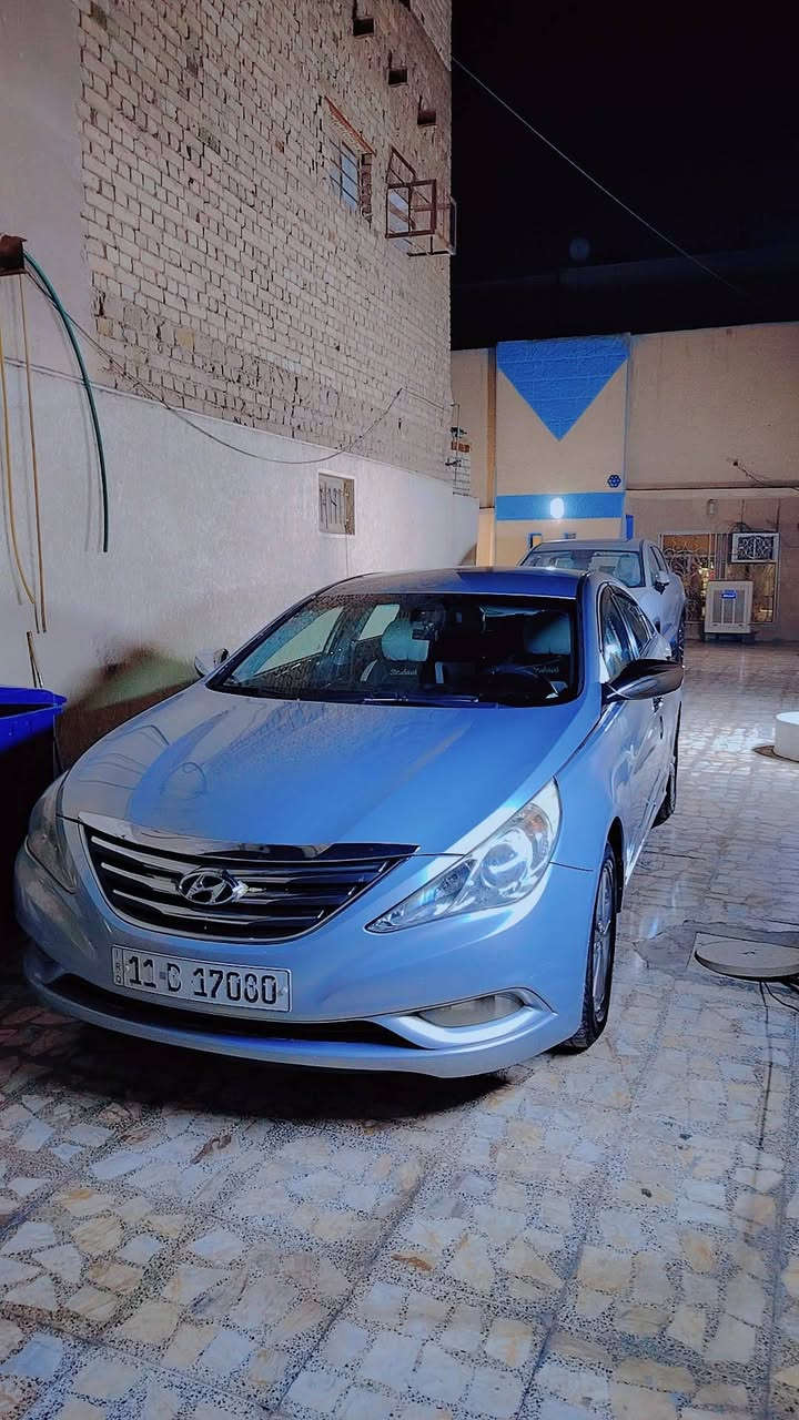 سوناتا مضلع ٢٠١١ من سنه ٢٠١١ لحد الان عندي اني دخلتها علئ أيدي السياره جديده جدا ترايها شركه محرك كير صدر تدفئه تبريد كله شركه ماشيه ٨١ الف فقط مصبوغه حزام جماليه فقط بس الي يعرف بجديد يعرف قيمتها ترايها من بغداد للبصره وعلئ شرط تمشي ٢٠٠ رقم بغداد دولي بسمنه السياره كلها بلاديه سعرها ٩٨ ورقه ومتلكي بهيجي سعر هيجي نضافه مع التقدير رقمي ***********
