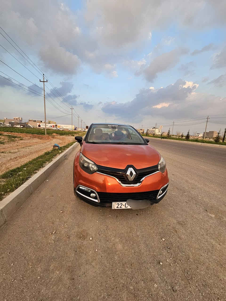 🚗 للبيع: رينو كابتشر 2016 (الجمال الفرنسي والأداء الاقتصادي)
​لعشاق التميز والأناقة.. سيارة اقتصادية وعملية جداً بحالة ممتازة!
​⚙️ المواصفات الفنية:
• ​المحرك: محرك GDI (تيربو TCe) يجمع بين القوة والاستهلاك الضئيل جداً للوقود.
• ​ناقل الحركة (الگير): DCT (دبل كليتش) بـ 6 سرعات، يوفر استجابة سريعة ونظام قيادة مريح.
• ​الموديل: 2016.
• ​اللون: برتقالي مميز (Orange Metallic) مع سقف أسود ملكي.
​✨ مميزات السيارة:
• ​تصميم كروس أوفر (Crossover) مرتفعة عن الأرض وتناسب طرقنا.
• ​حساسات خلفية أصلية للمساعدة في الركن.
• ​نظام تثبيت السرعة (Cruise Control) ومحدد سرعة.
• ​مقصورة داخلية نظيفة جداً ومرتبة.
• ​تخم تاير بحالة جيدة جداً.
​ملاحظة: السيارة فرنسية المنشأ، معروفة بمتانة الهيكل وأنظمة الأمان العالية. السيارة "شغالة وجاهزة" ولا تحتاج لأي مصاريف، محرك وگير وبدن بشرط الفحص.
لا يوجد أي مشاكل ميكانيكية
يوجد أثر صبغ بسيط في البنيد (الصدام) بدون أي تأثير على الهيكل أو الشاصي
 مع أثر ضربة صغير حافة الباب خلف السائق بدون تصليح

​📍 الموقع: [ أربيل ]
💰 السعر بيه مجال
📞 للتواصل والاستفسار: [   ***********   ]
تحويل مباشر
