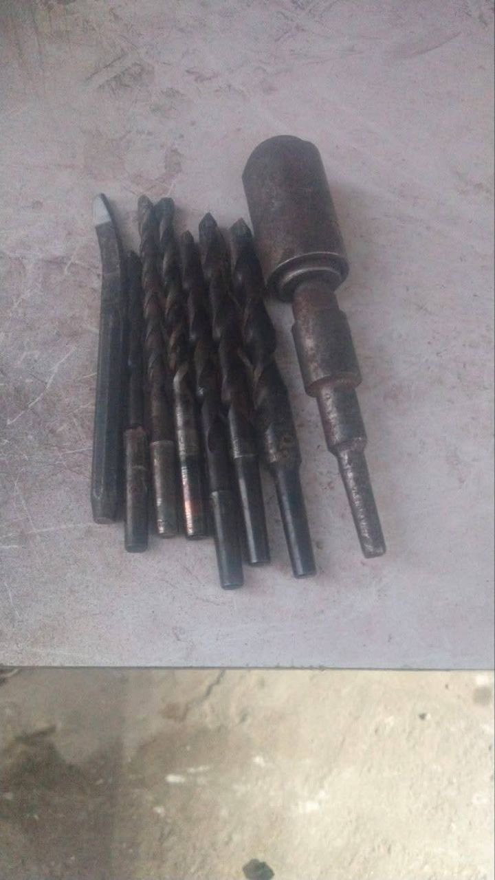 دريل همر ماكيتا ياباني اصلي استيراد مؤسسة في الثمانينات (سعر 150 الف مع التوصيل )
مع برايم مسلوبة 15-12-10-8... اصلية مصنوعة في المانية الغربية كذلك البرايم استيراد مؤسسة معَ أدبتر تحويل من بريمة مسلوبة الى بريمة اربع شروح  يوجد توصيل كل محافظات العراق للتواصل ***********
