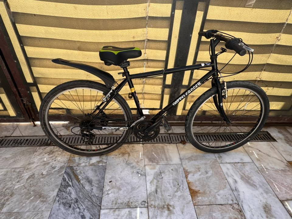 سلام عليكم بايسكل ياباني اصلي مو تجاري يطبك جميع ابريكات شغاله والمكينه السرع ثنينهن شغالات قياس 26 سعر ٨٥الف وبي مجال قليل ***********
