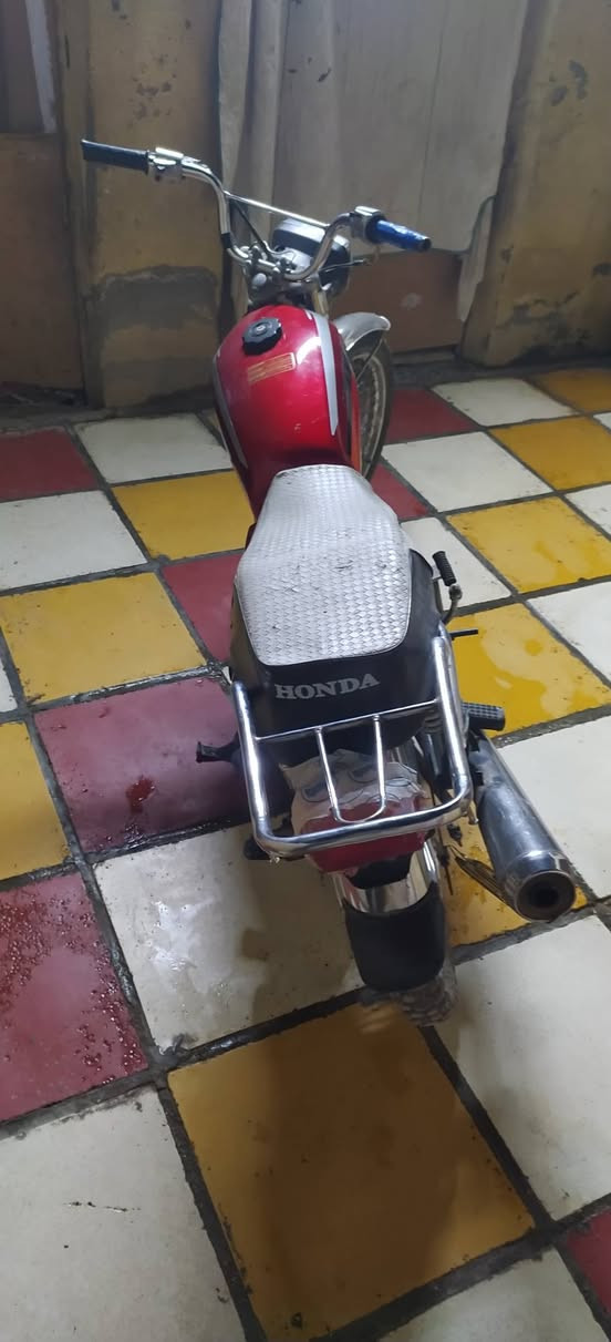 سلام عليكم تايكر موديل ٢١اوراق ستنساخ للبيع عنوان ورديه خارج سعر300 دراجه شغاله مابيها شي فقط من شغل دخن بس شويه ويروح ***********
