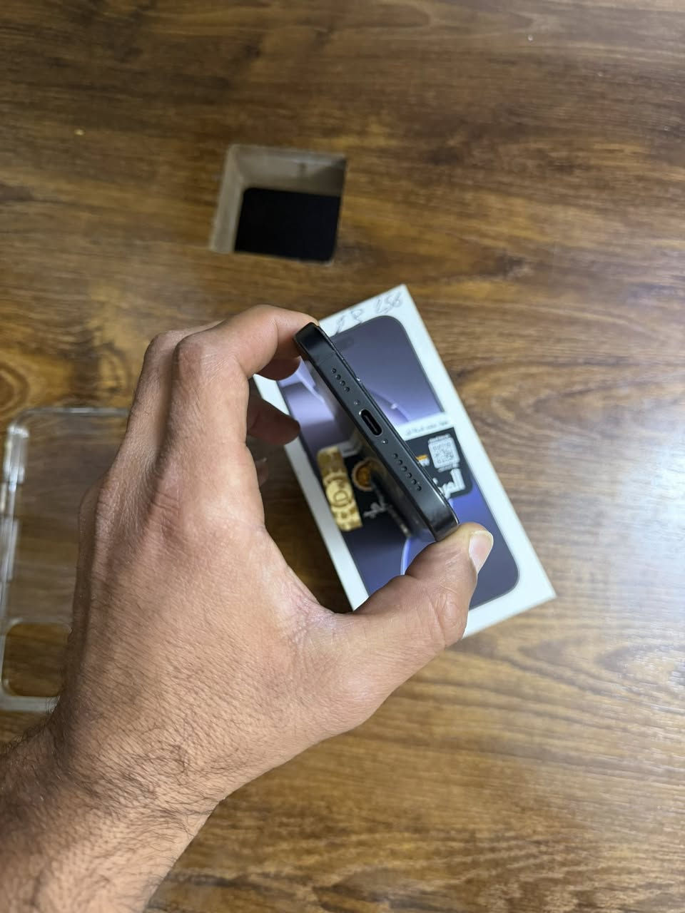 ايفون 16 برو ماكس ذاكرة 256 بطاريه 96 نموذج M وتر بروف عدد دورات الشحن 314 مكفول من اي خلل شرط نظافة 100‎%‎ وين متحب افحص مع جميع ملحقاته 
السعر 1350 وبي مجال بسيط 
بغداد الشعب
  ***********
