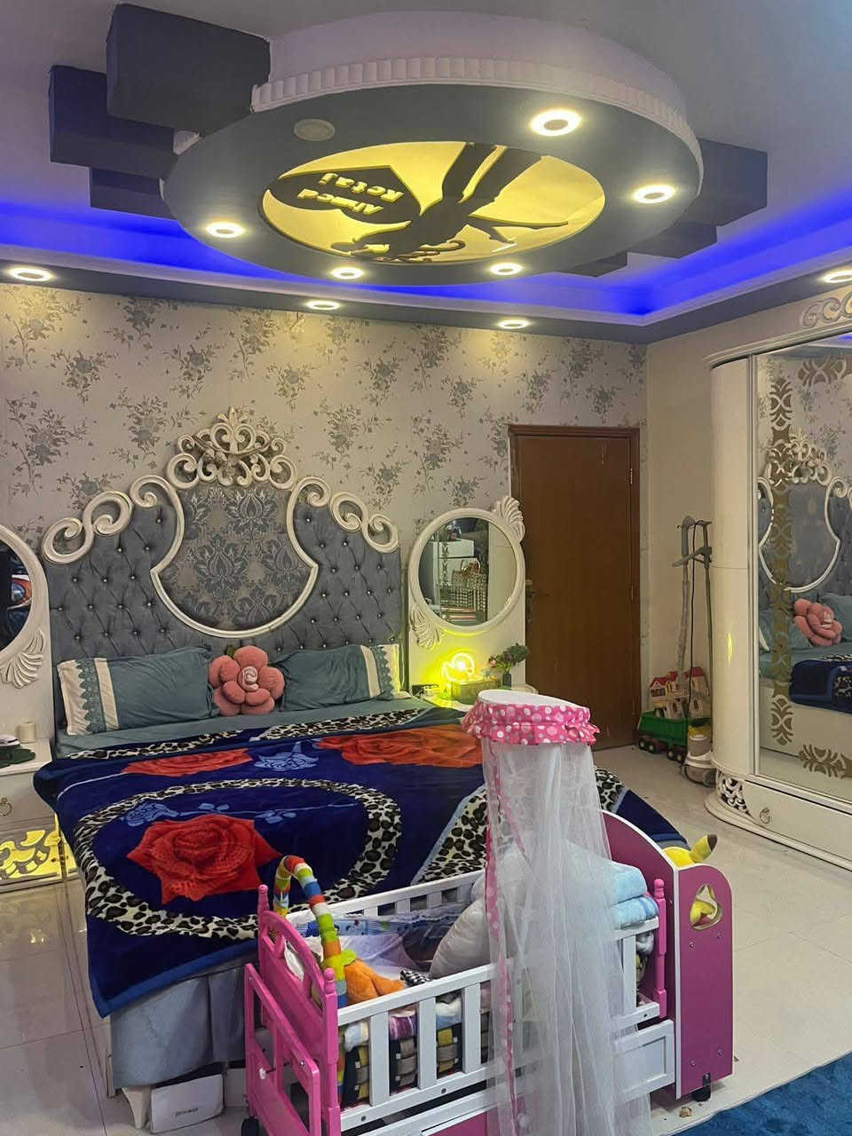 🏡 دار مميز للبيع – موقع حيوي واستثماري
📍 الموقع: خلف المحكمة الجديدة
قرب مطاعم الجمجمة – فرع سنتر بندقة
📐 المساحة: 220 م²
🏗 البناء: طابقين – جاهز من كلشي
✨ المواصفات:
3 غرف نوم
صالة
مطبخين (حار + بارد)
هول علوي + هول سفلي
3 صحيات
طارمة
📄 الوضع القانوني:
معاملة تطويب منجزة
مستلم قصاصة رقم وتاريخ
✅ موقع ممتاز
✅ بناء حديث
✅ مناسب للسكن أو الاستثمار
📞 للاستفسار:
***********
