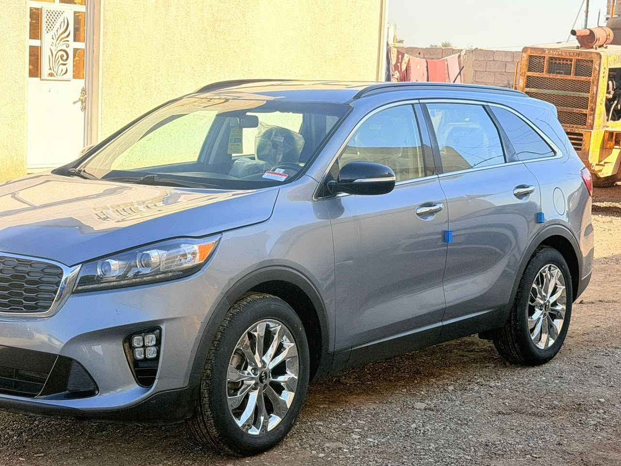 يا الله سلام عليكم 

لبيع سورنتو موديل 2020 فول ما عده الفتحه 

كشنات حار+ بارد شاشه جبيره بصمه تحكمات

بعد هواي مواصفات  السياره 7.  راكب محرك 

6. سلندر السياره جديده بعنه الكلمه 

رقم بغداد بسمي تحويل مباشر 
السياره بيها الباب لوره مفتوح بدون اي حادث 
السياره مكفوله كفاله عامه من كلشي 
العنوان تقاطع نهروان بنفس تقاطع 
الستفسار ***********
