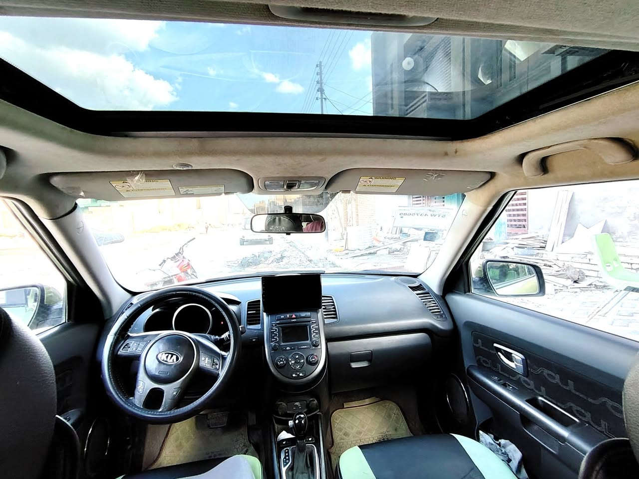 السلام عليكم
كيا صول 2013 وارد امريكي تبديل جاملغ 
محرك 2000دوش فول مواصفات عده البصمه 
بيها رش صبغ اثر جراد بدون معجون سعر80 بيها مجال بسيط ***********
