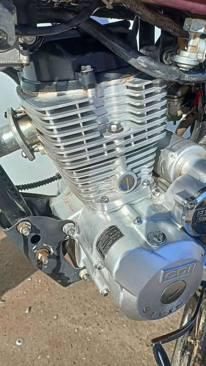 السلام عليكم موطور سافان موديل عشرين نضيف حيل متوازي على بيعتو السعر ٢٧٥ للتواصل ***********
