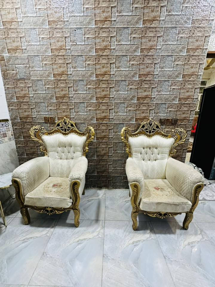 مرحبا
تحم ملكي للبيع 
سعر 175 وبي مجال 
للاستفسار عبر هذا الرقم ***********
