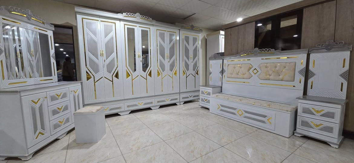 👑غرفه نوم  الملكيه 🌷
#الغرفة_مؤلفة من: للتواصل مع مفروشات المحبة واتس اب واتصال0996910640
✅ خزانه 6 ابواب فتح مع خزانه بابين اضافيه  غماقة خارجية55 سم_
✅تخت مجوز صندوق
✅ كمدينة عدد2 / مع تاج
✅ بيرو 3دروج مع بابين +
✅
قواعد خشب شوح


**إذا كنت صاحب هذا الإعلان وتريد حذفه لأي سبب، رجاءا أرسل رسالة إلى الدعم الفني**