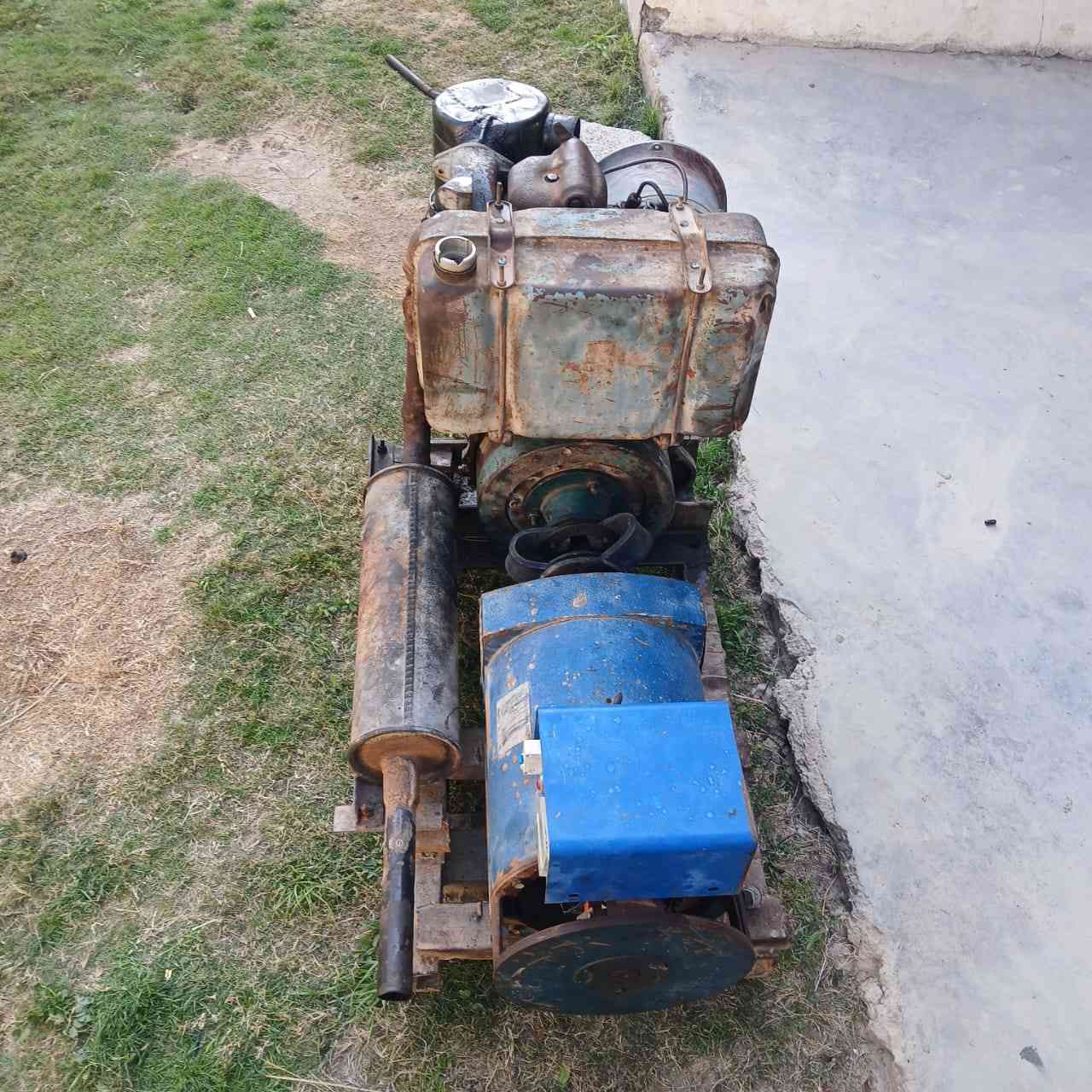 دويز الماني واحد بستم شغال 40 امبير كلش نضيف  واسط الحفرية اطراف بغداد السعر 750 وبيه مجال بسيط لتواصل ***********
