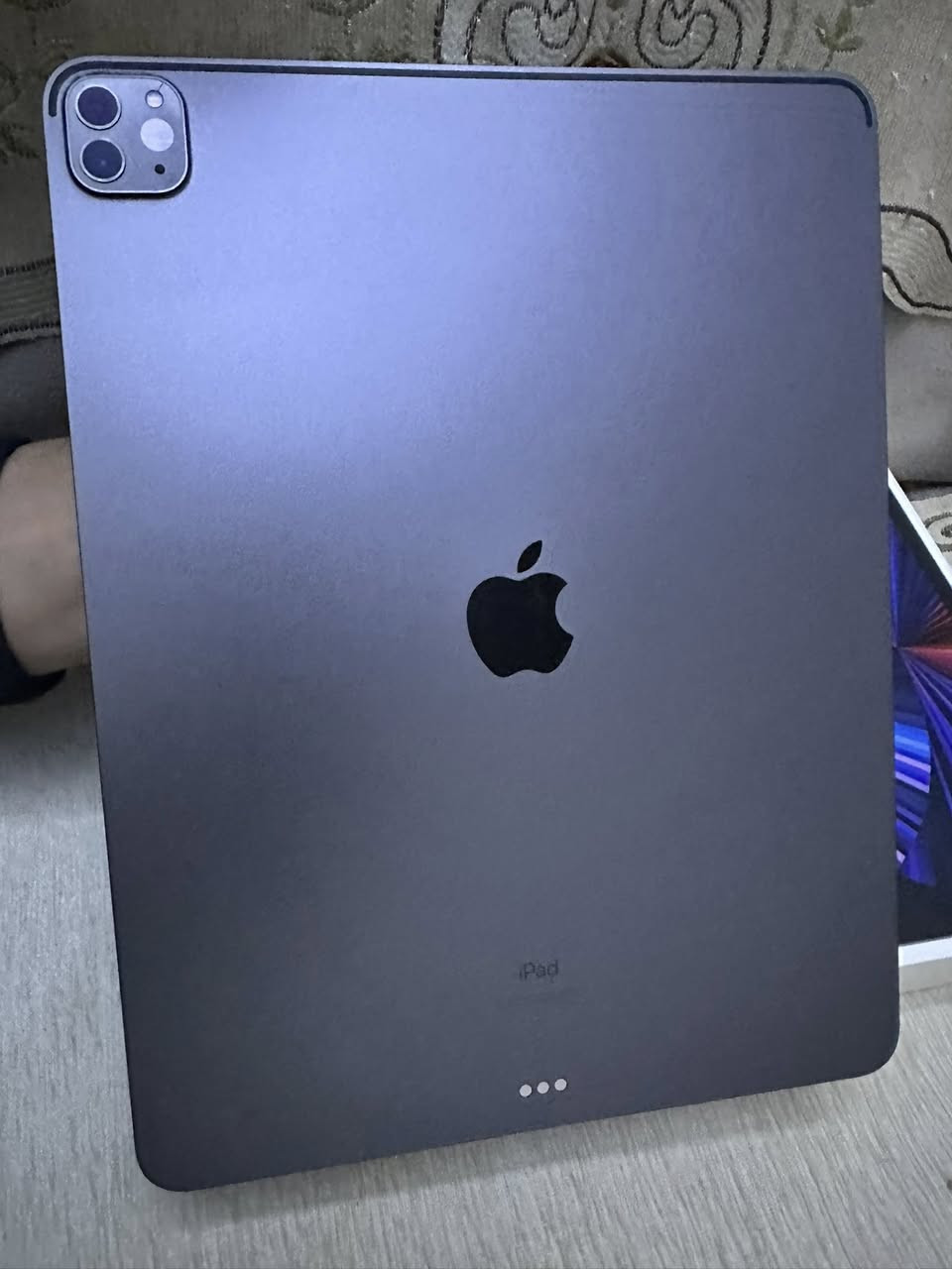 ايباد برو حجم ١٣ اكبر حجم الجيل الخامس معالج m2 الجهاز مداخل صيانة فول نضافة كارتونة مالتة ويا بي طخة  بل شاصي خفيفة موضحة بل صور من يم الشاحن ومن يم الكامرة الجهاز استعمال بيت ماخذي جديد اول  ما نزل  ومامتعوب سعرة ٨٧٥ الف مكاني بغداد متواجد خاص وواتساب ***********
