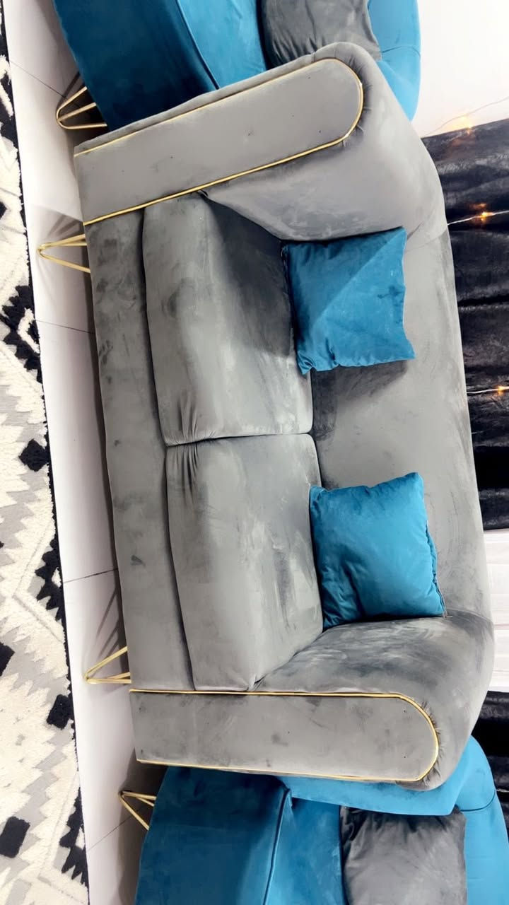 تخم 7 مقاعد للبيع بعده جديد ونظيف سعره 275 وبي مجال العنوان شارع حيفا الاستفسار الاتصال على الرقم ‭0770 878 4845‬
