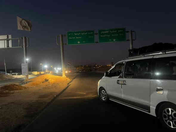 يوجد خط من بعقوبة وهبهب والخالص الى معهد الدور وجامعة تكريت 
للتواصل  خاص او واتساب او تلي..***********
