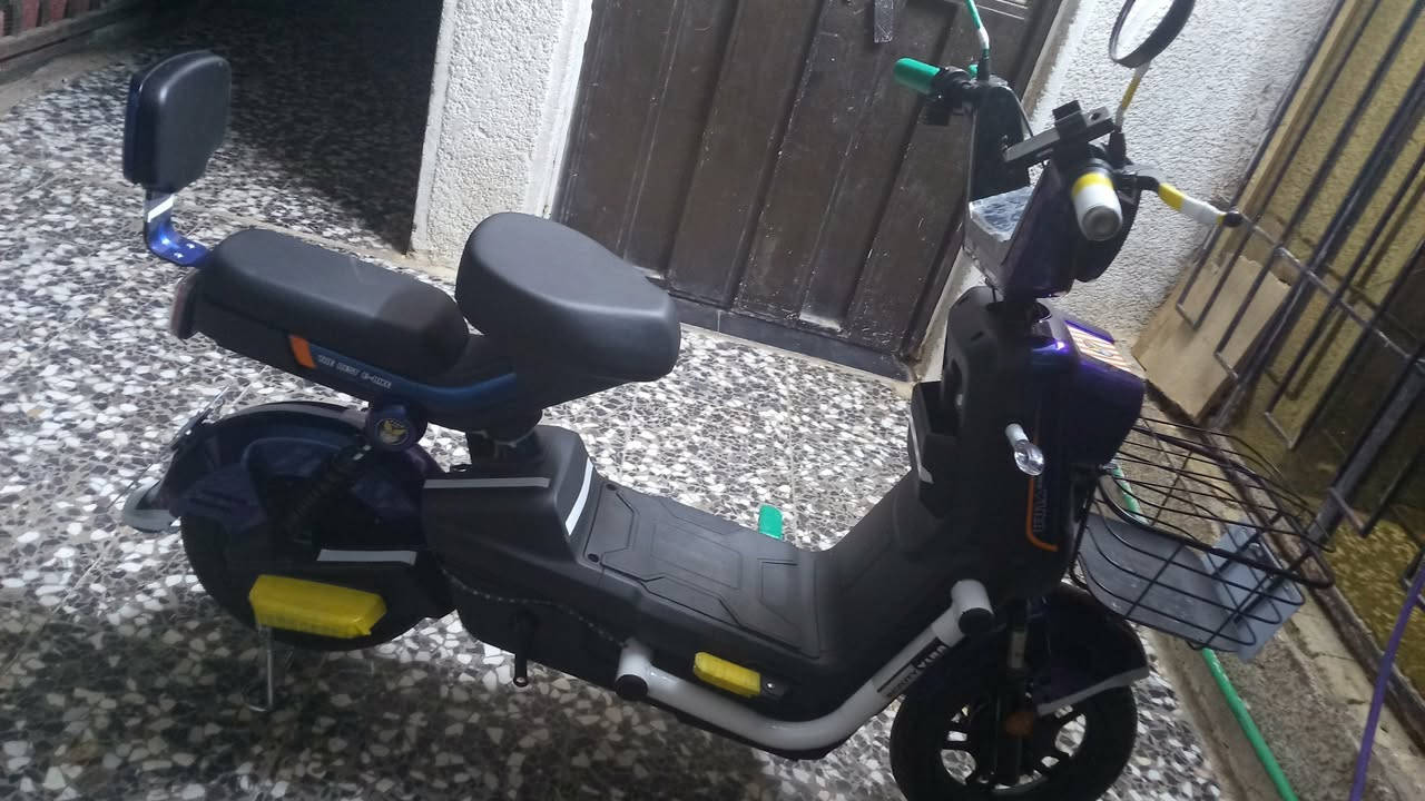 دراجه شحن للبيع المكان بغداد حي الجهاد ***********
