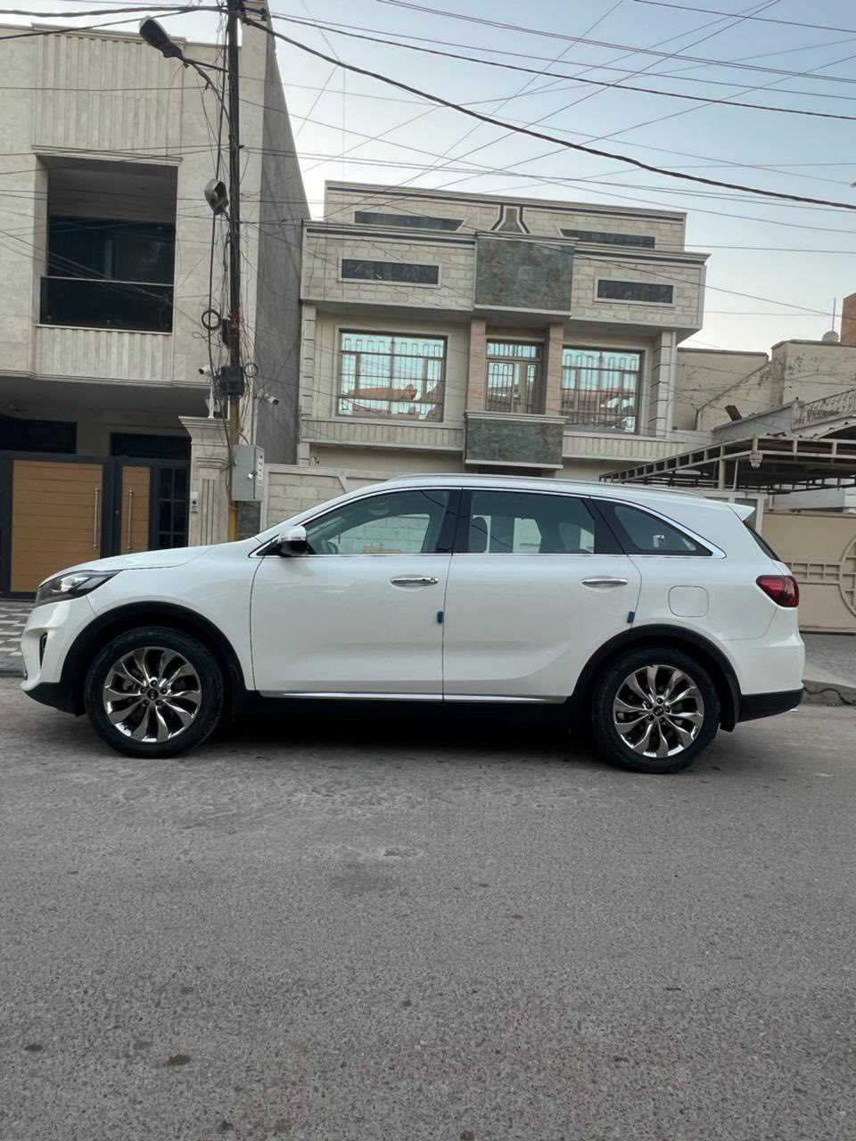 السلام عليكم كيا سورنتو 2020 كفالة عامة رقم بغداد ماشية 100 اللف فول ماعدا الفتحة .....مكان السيارة بغداد الدورة .. السعر270 وبيها مجال ***********
