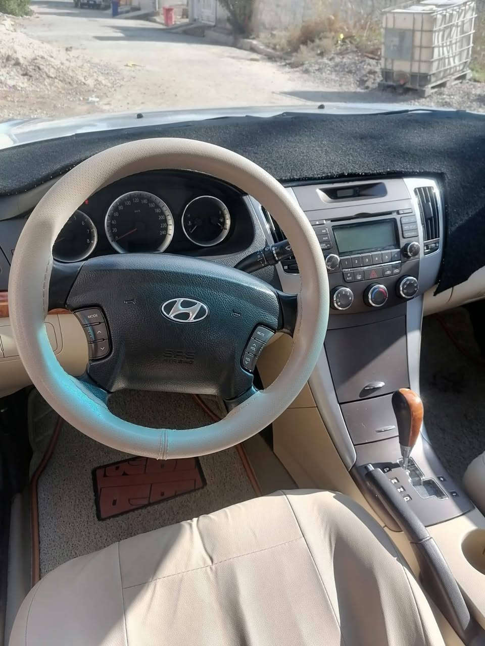 السلام عليكم سوناتا ١٠ خليجي مكينه ٢٤٠٠ سونار بلمنشور رقم صاحب السياره *********** اتصال فقط
