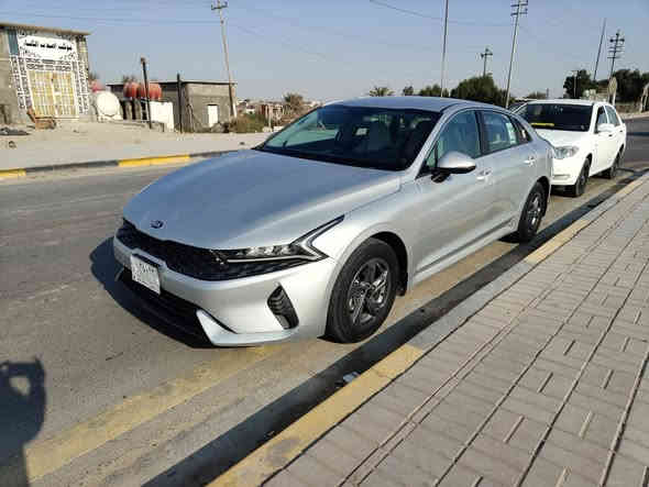 للبيع كي فايف خليجي 21  بيع مراوس
بيها بنيد بدون عابر جاهزه من كلشي شرط 
محرك 2000  ماشيه 180  السياره جديده شرط النظافه 
السعر 172 بي مجال 
***********
