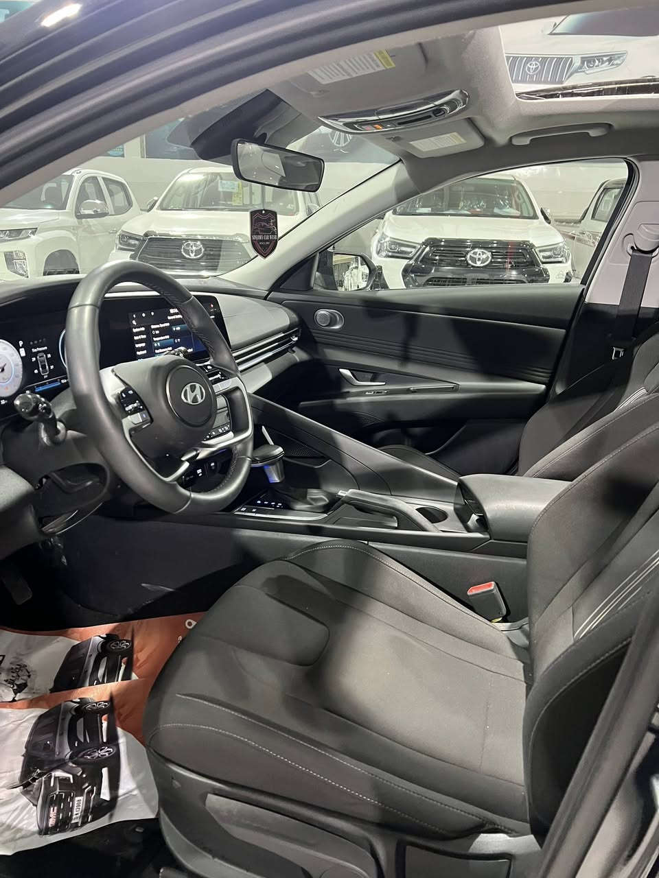 النترا 2025 
وارد امريكي 
محرك 2000 دوش 
ماشي 3 الف فقط يعني زيرو 
مواصفات SEL 
بصمه / سلايد / ويل كب جبير / رادار امامي خلفي جانبي / دشبول 7 الوان متغير / شاشه جبيره متصله / صندوق ذكي / هيتر كشنات / كامره خلفيه / مودات قياده / فول تحكم ستيرن 
قياده ذاتيه / تشغيل عن بعد / رادار بلمري 
حادث سياره  مكانين بارد فقط 
بدون صبغ بدون تبديل حادث جدا بسيط  بدون ارباك  
حته دعاميات بلاديه بدون صبغ 
السياره بدون رقم تترقم شمالي فقط 
السعر 160 بي مجال 
العنوان اربيل 
***********
