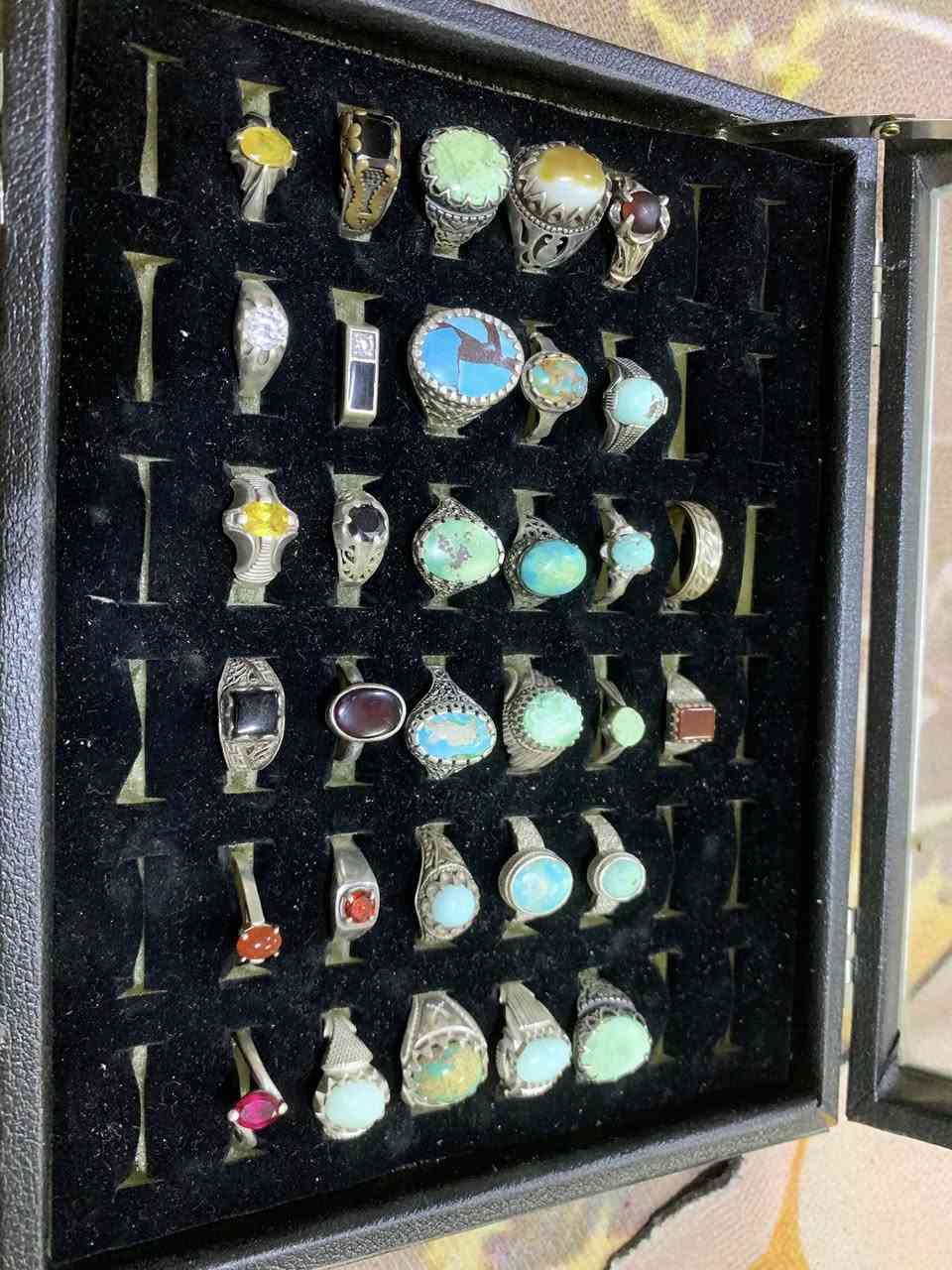 أبيه شلع السعر انت تحدد
الخاص مفتوح
العنوان بغداد مدينة الصدر 
الميزان ما مضبوط من تشتري جيب ميزان وازن
عن الحلال والحرام


**إذا كنت صاحب هذا الإعلان وتريد حذفه لأي سبب، رجاءا أرسل رسالة إلى الدعم الفني**