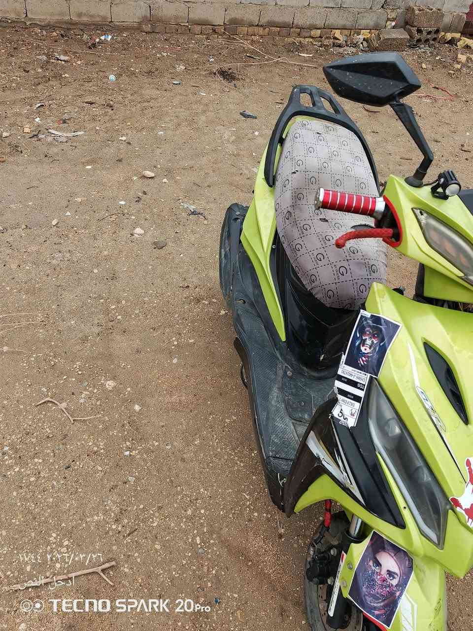 السلام عليكم دراجه سكنز للبيع جاهزه كهربائياته كلها شغاله ماكينه بيها دخان تخم تاير جديد كلجات  جدد كابريتر جديد السعر 175 وبيها مجال ***********
