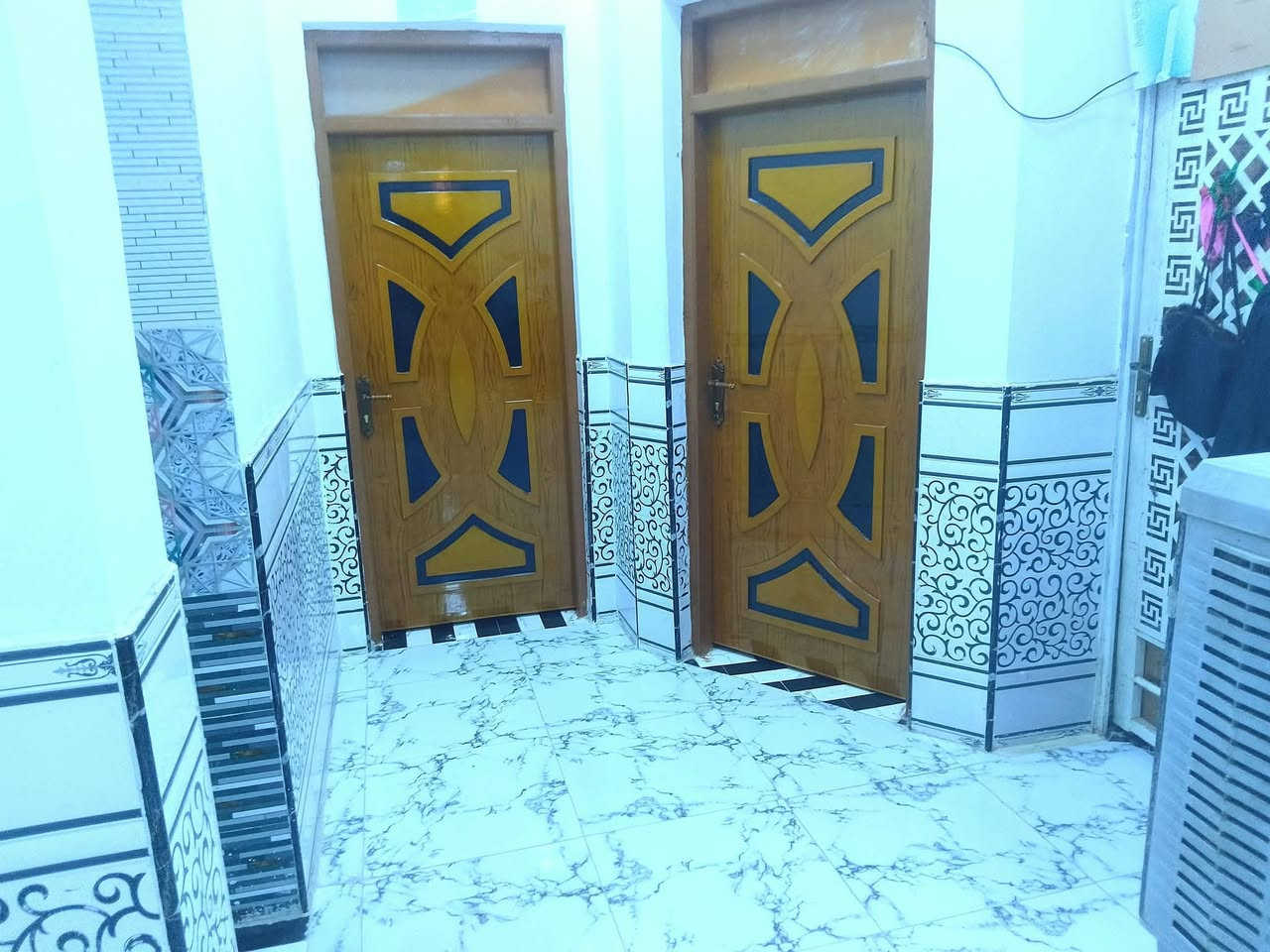 السلام عليكم

بيت 200 م طابق ونص جاهز بناء حديث العنوان حي الكرامه نهايت شارع العياده قررب المدارس الصينيه 

للاستفسار اكثر ‏‪***********‬‏ ?
