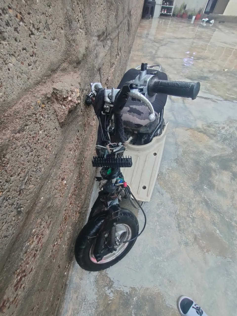 ماطور عبد الحليم للبيع شغال نضيف الماطور محرك نضيف بس كفرات مابي سعر ١٠٠ بي مجال *********** مراوس اب مبايل هم يرهم
